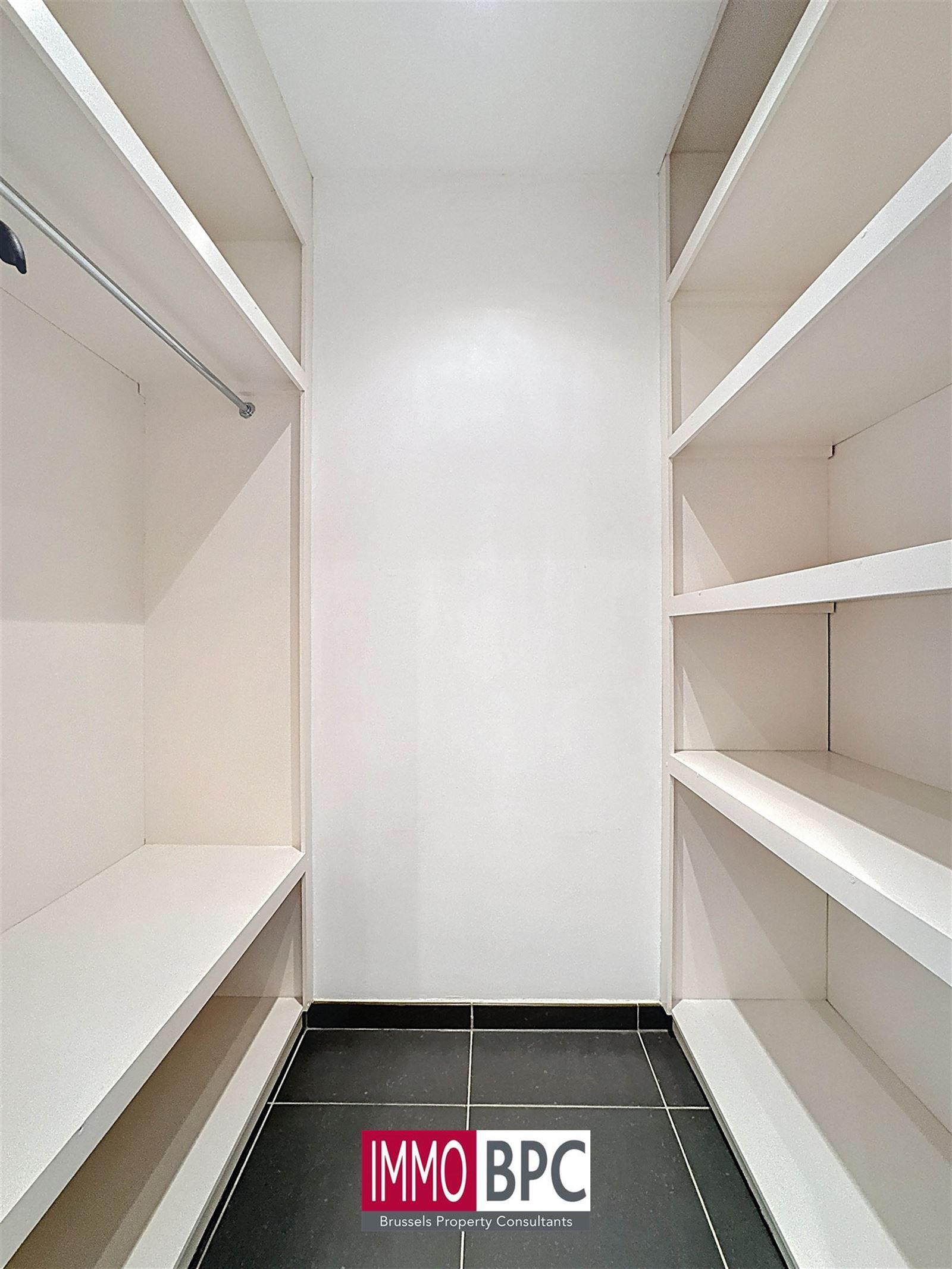 MODERN APPARTEMENT IN HARTJE JETTE – TOPLIGGING NABIJ PLACE MIRROR foto 14