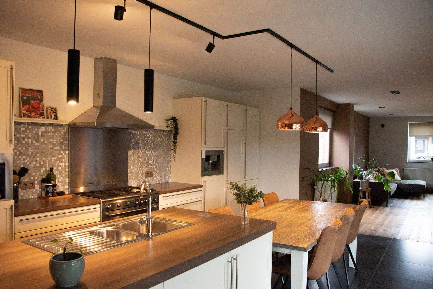 Heerlijk wonen in het groen: karaktervolle, gerenoveerde woning met jacuzzi in Zutendaal foto 2