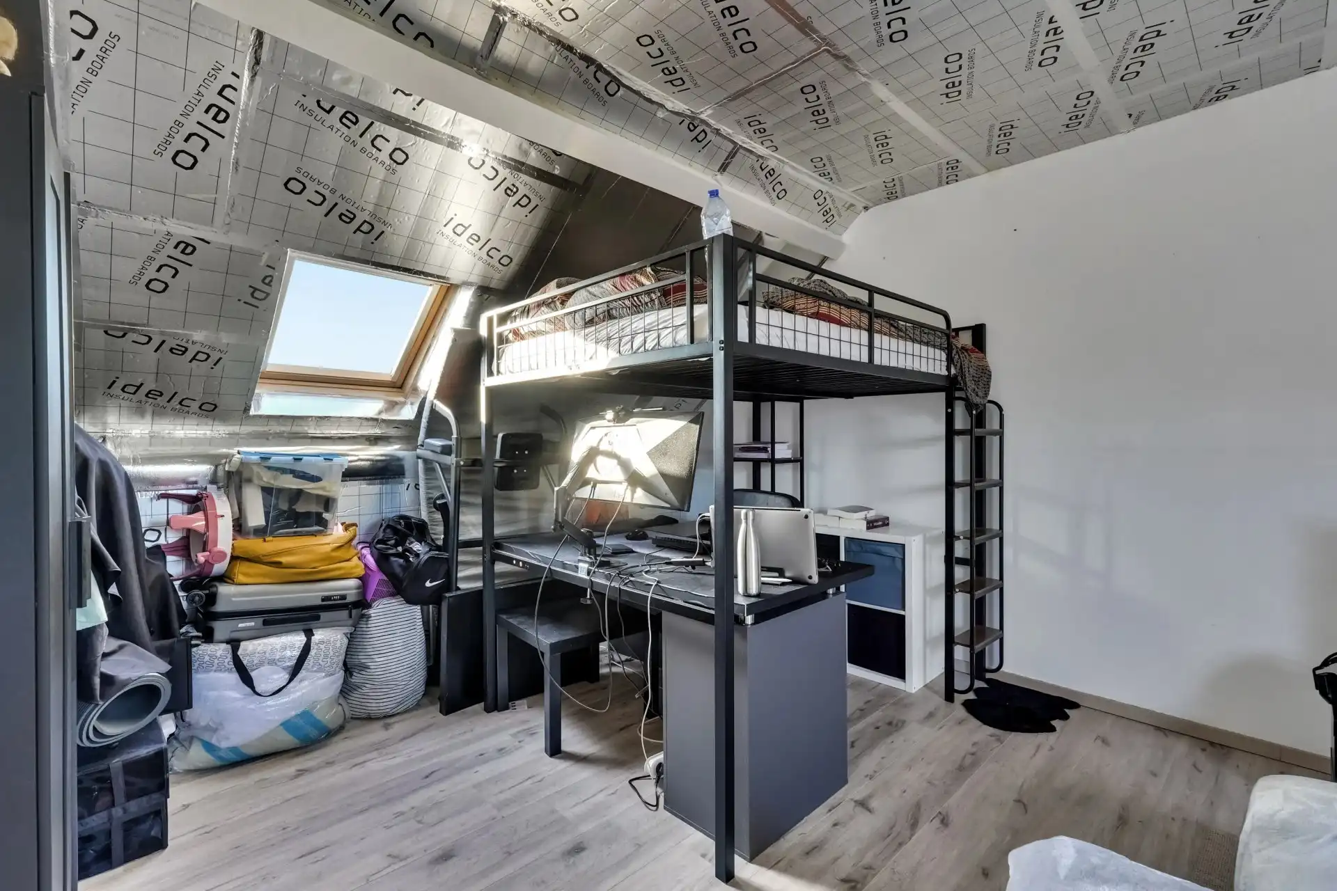 Gerenoveerde woning op rustige locatie foto 16