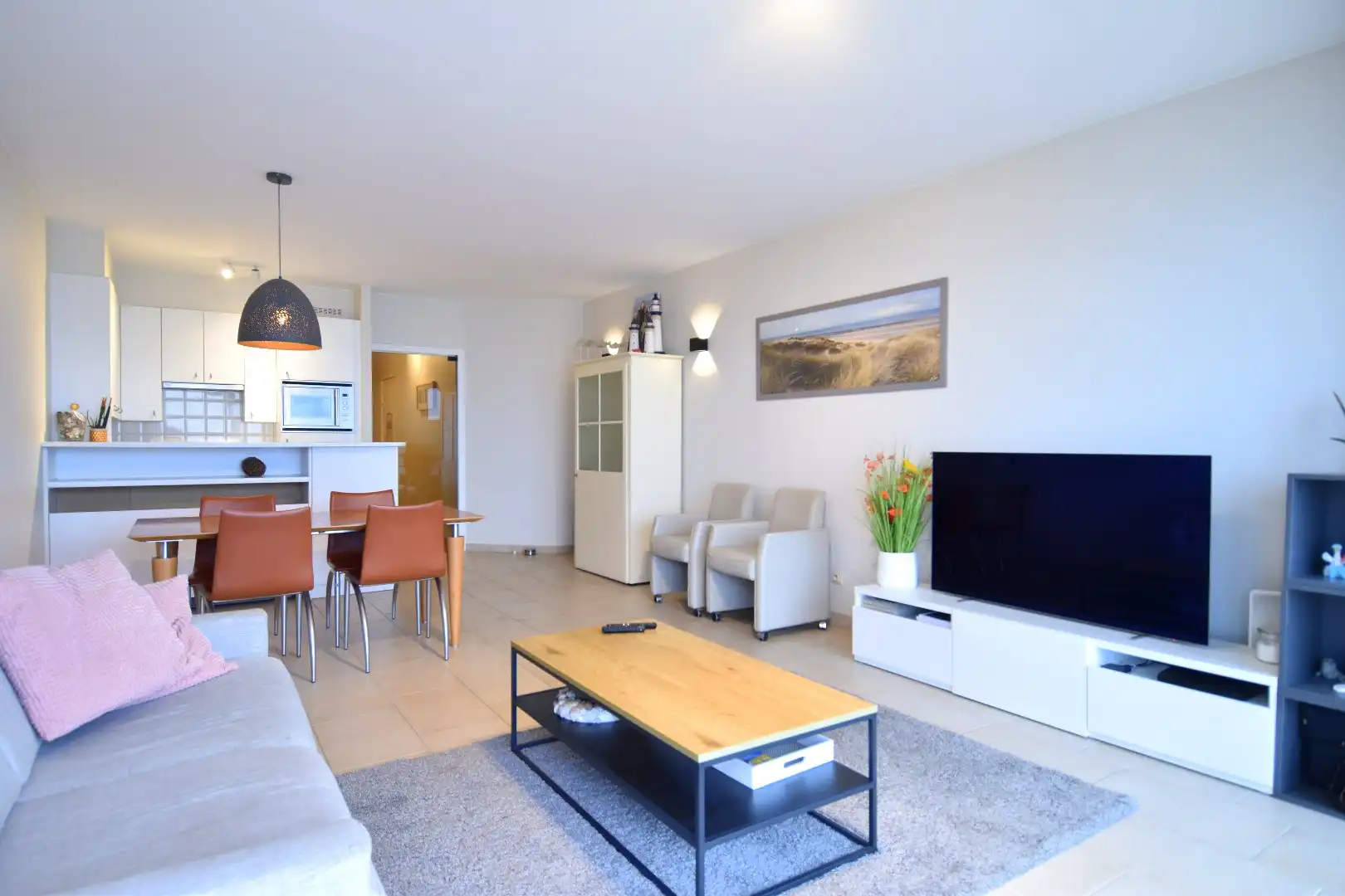 Appartement met frontaal zeezicht op de zeedijk in Nieuwpoort foto 3