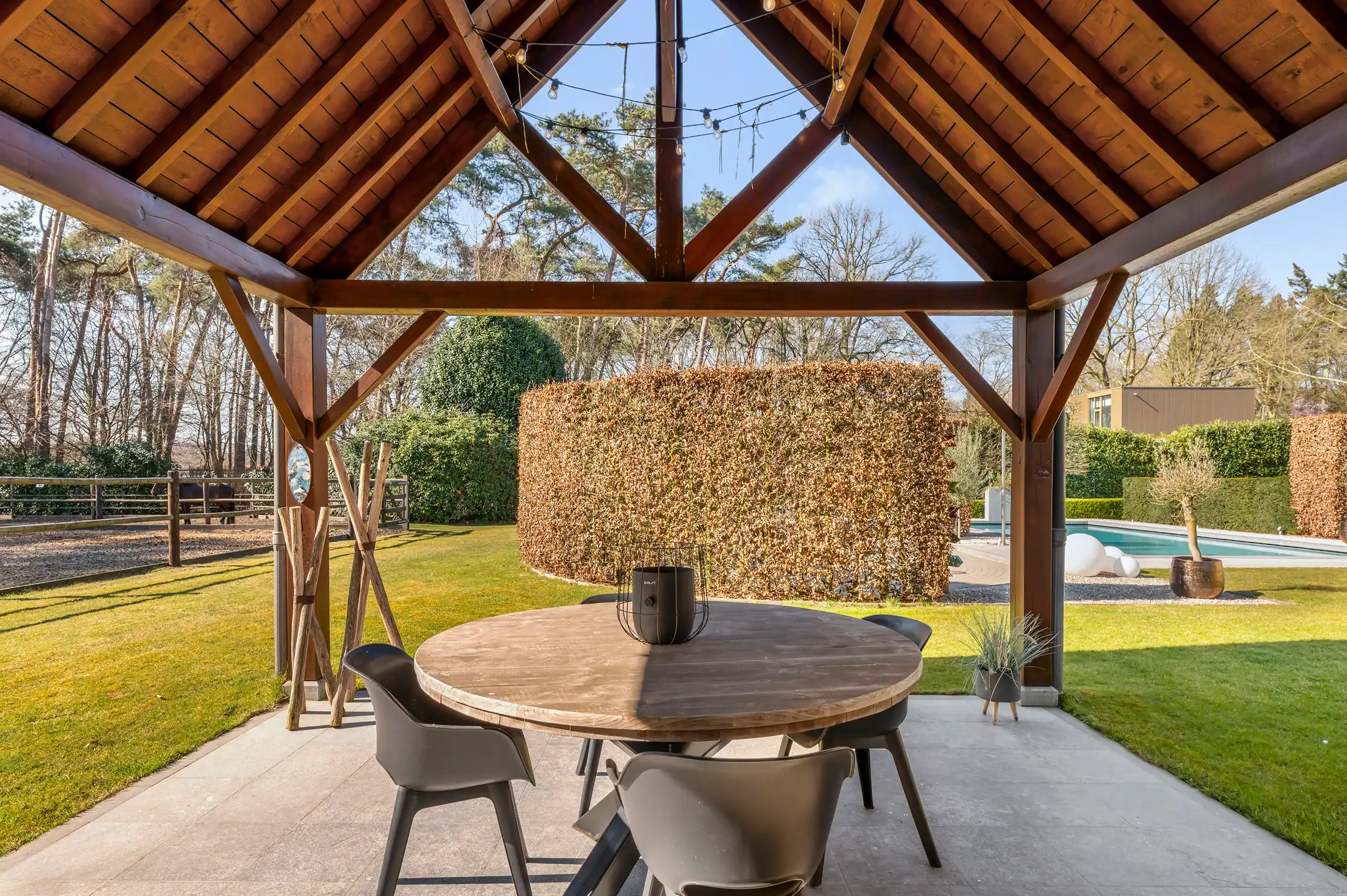 Topvilla met paardenaccomodatie, infinity-pool en 2e woning! foto 46