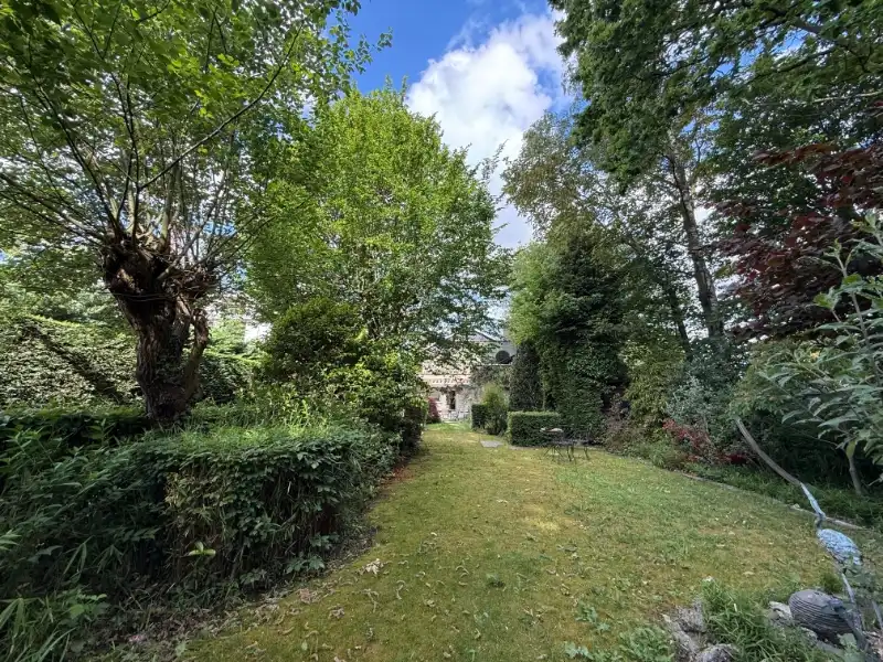 Ruime woning met kantoor en prachtige tuin op toplocatie foto 5
