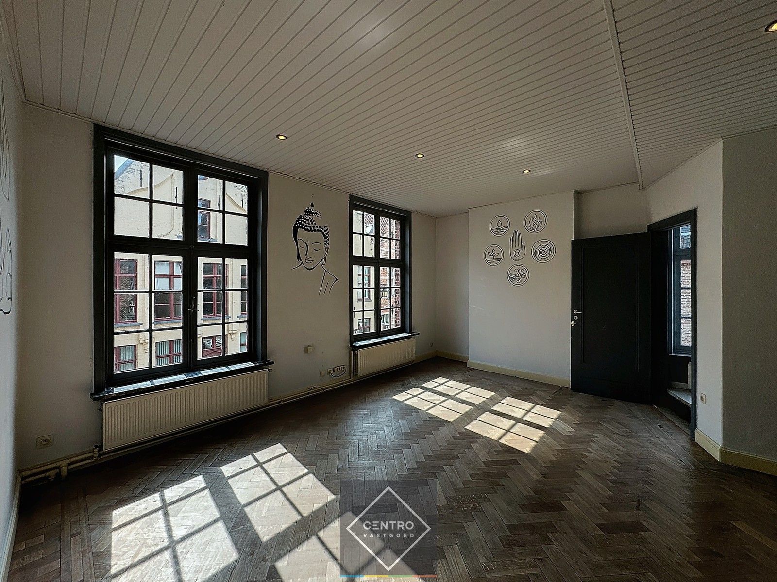 Authentiek, volledig onderkelderd HANDELSHUIS (hoekligging) met binnenkoer in het historisch centrum van Brugge. Op 100m van de Grote Markt! foto 11