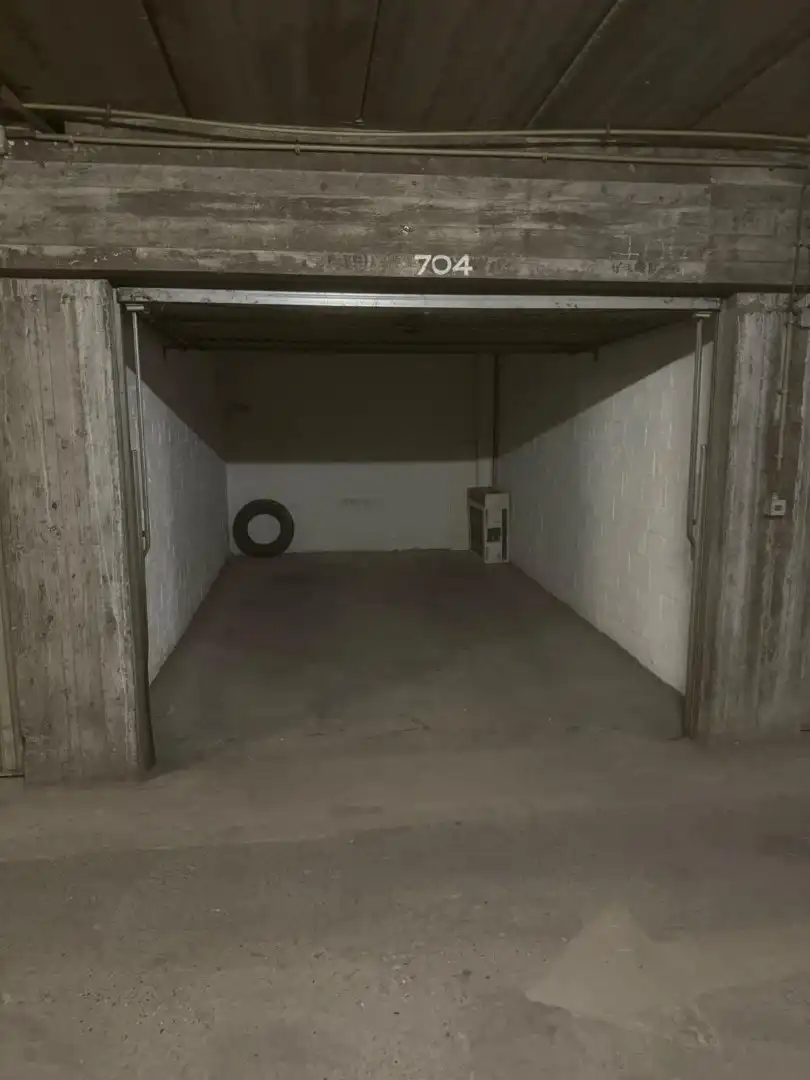 AFGESLOTEN GARAGEBOX - ROYAL PALACE 7 - 1 foto 2