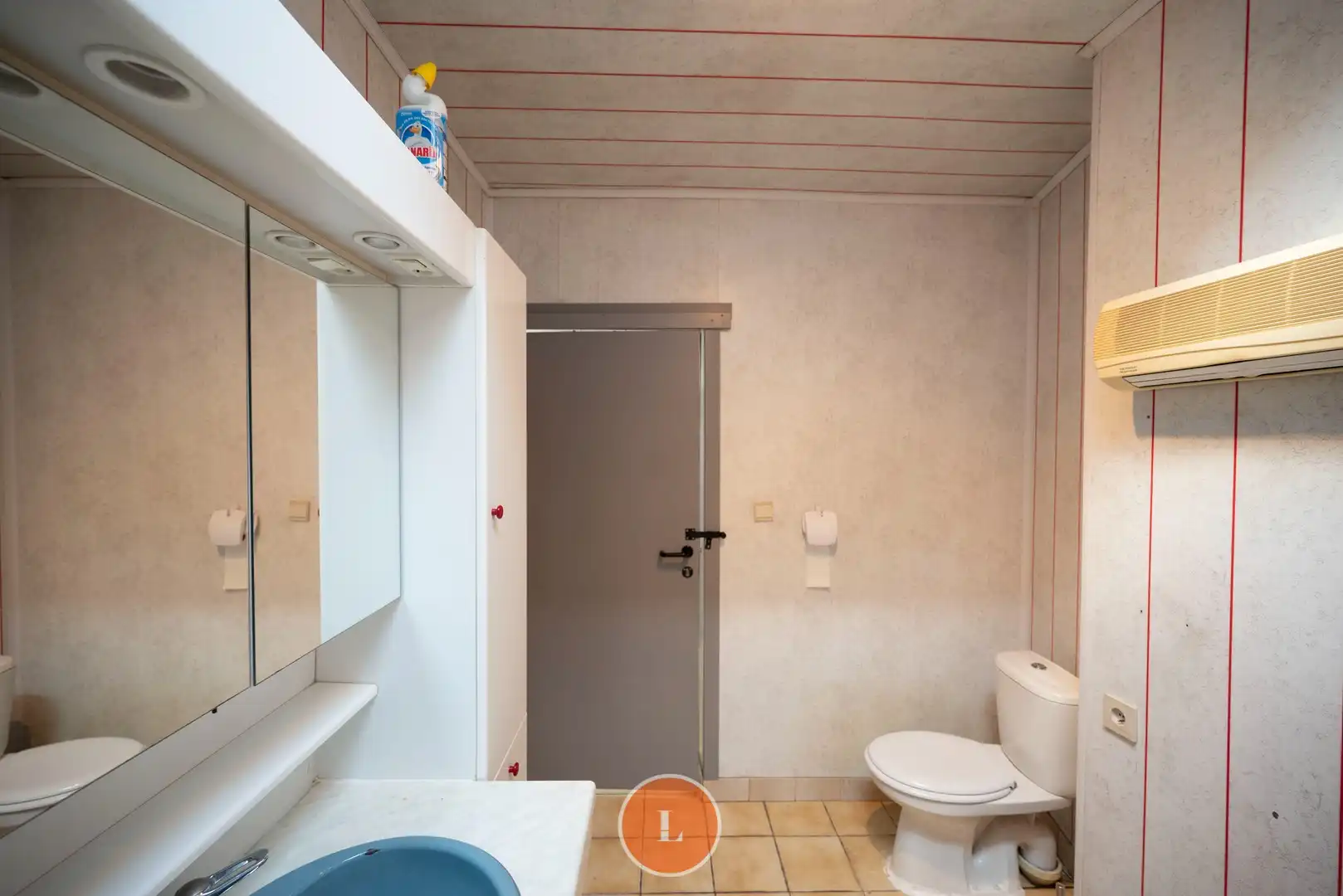 Te renoveren woning met 3 slaapkamers en garage in Menen. foto 5