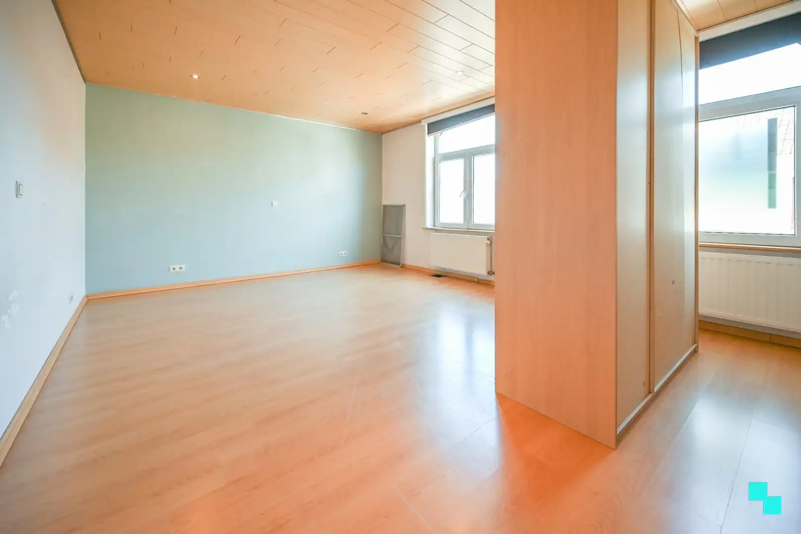 Riante halfopen woning met garage foto 26