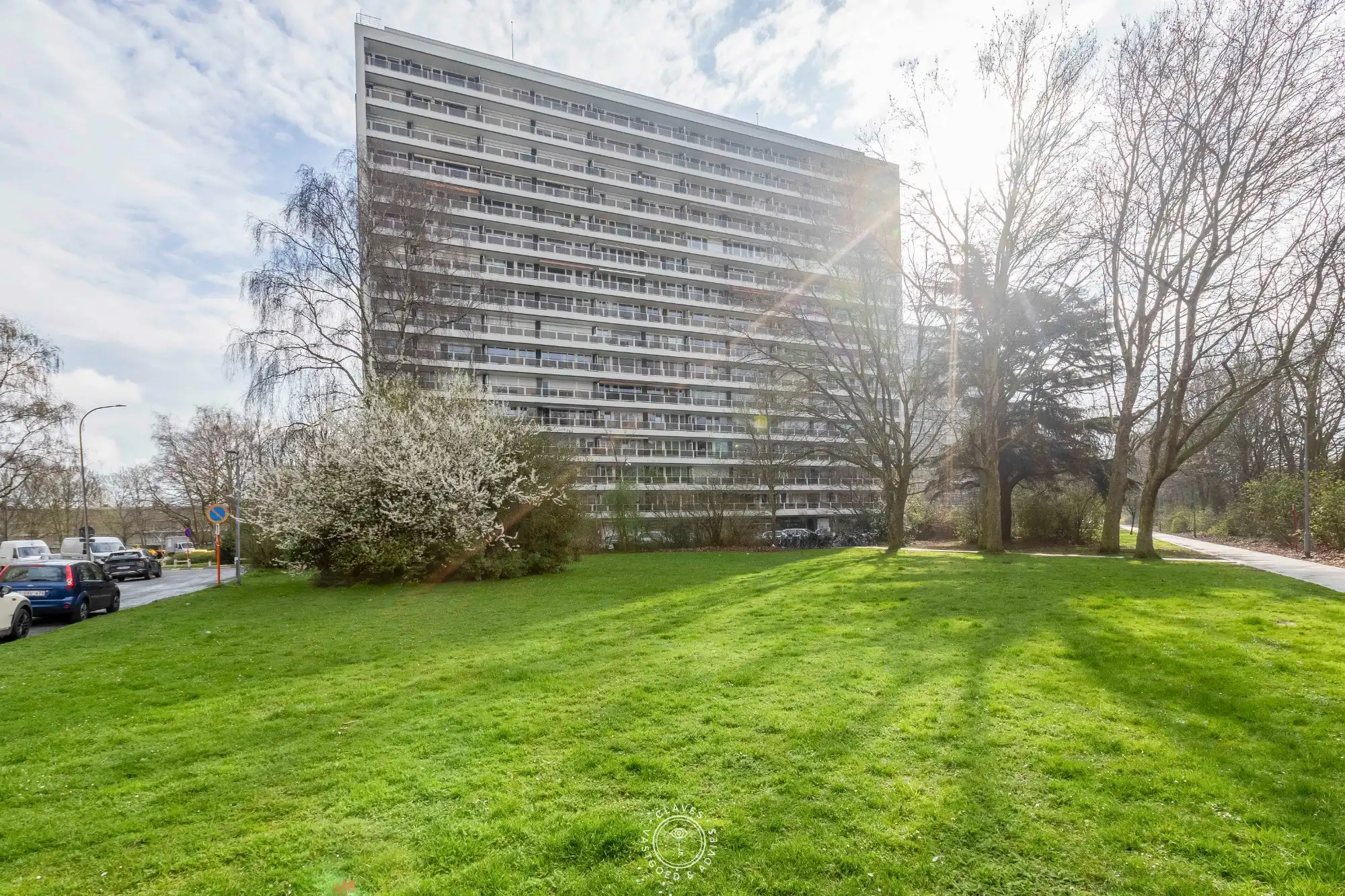 Fijn 1-slaapkamerappartement met panoramisch uitzicht in Sint-Niklaas foto {{pictureIndex}}