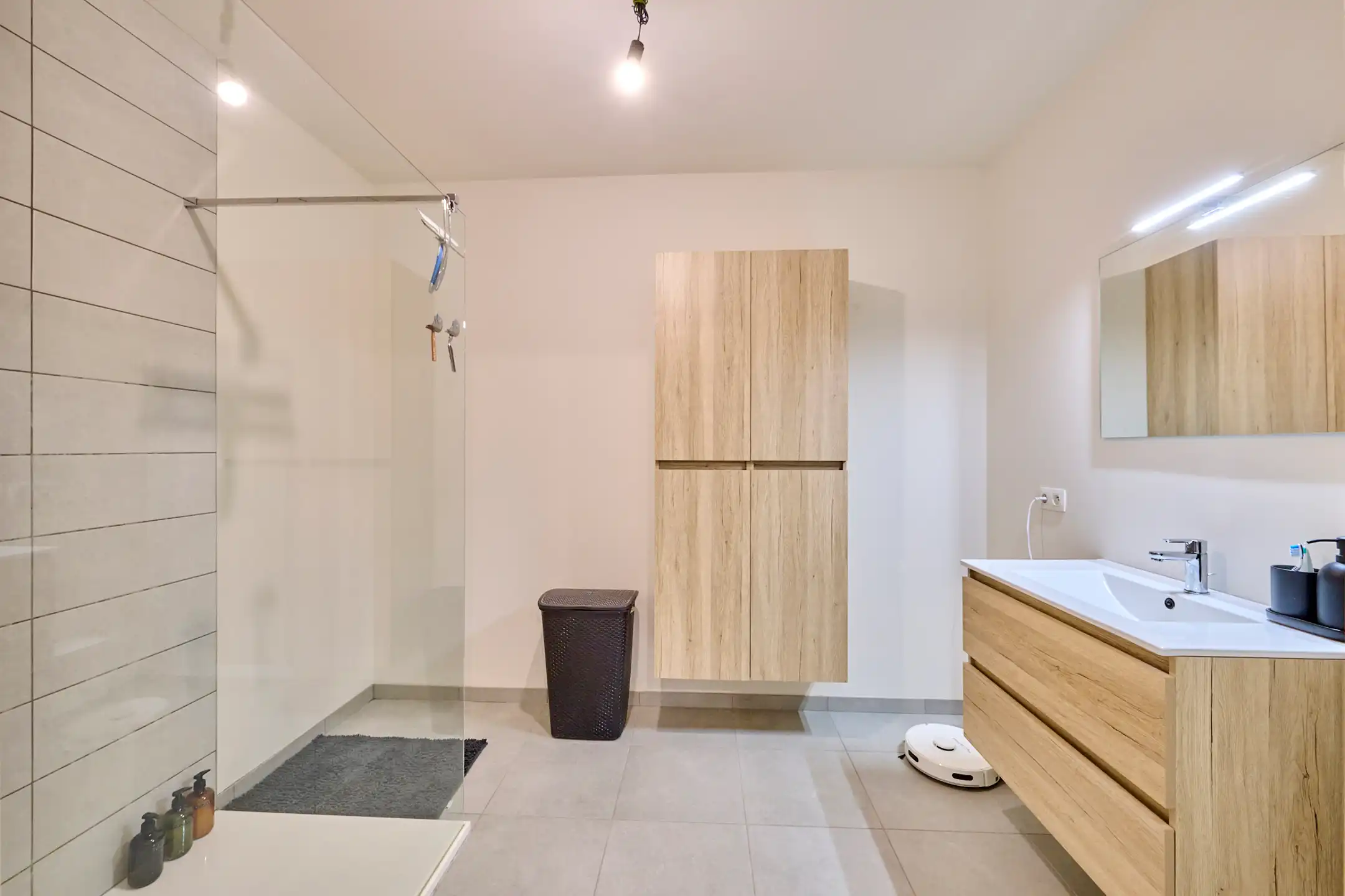 INSTAPKLAAR GELIJKVLOERS 1 SLAAPKAMER APPARTEMENT foto 5