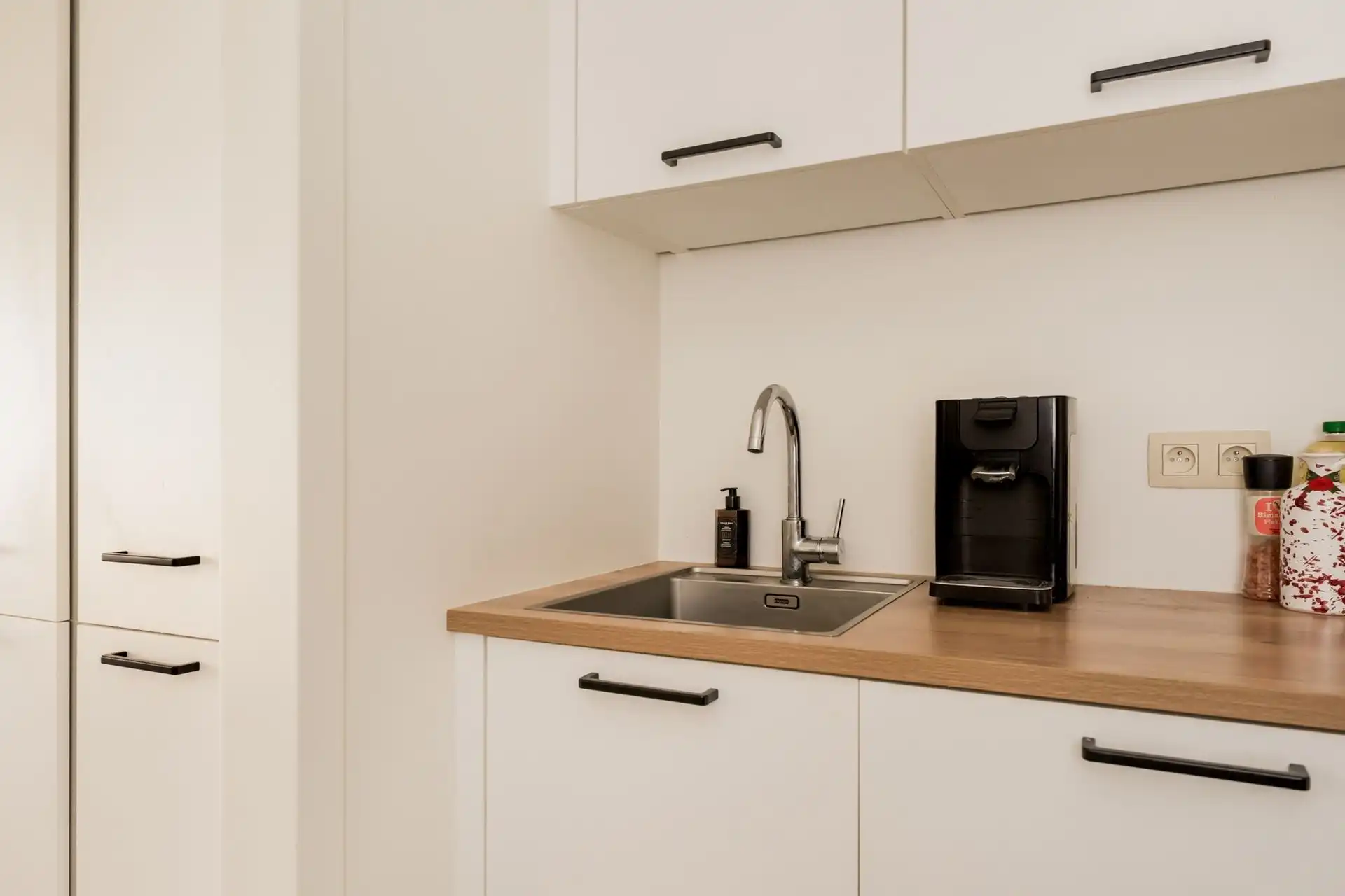 Instapklaar appartement met een prachtig zicht op de kruidtuin foto 6