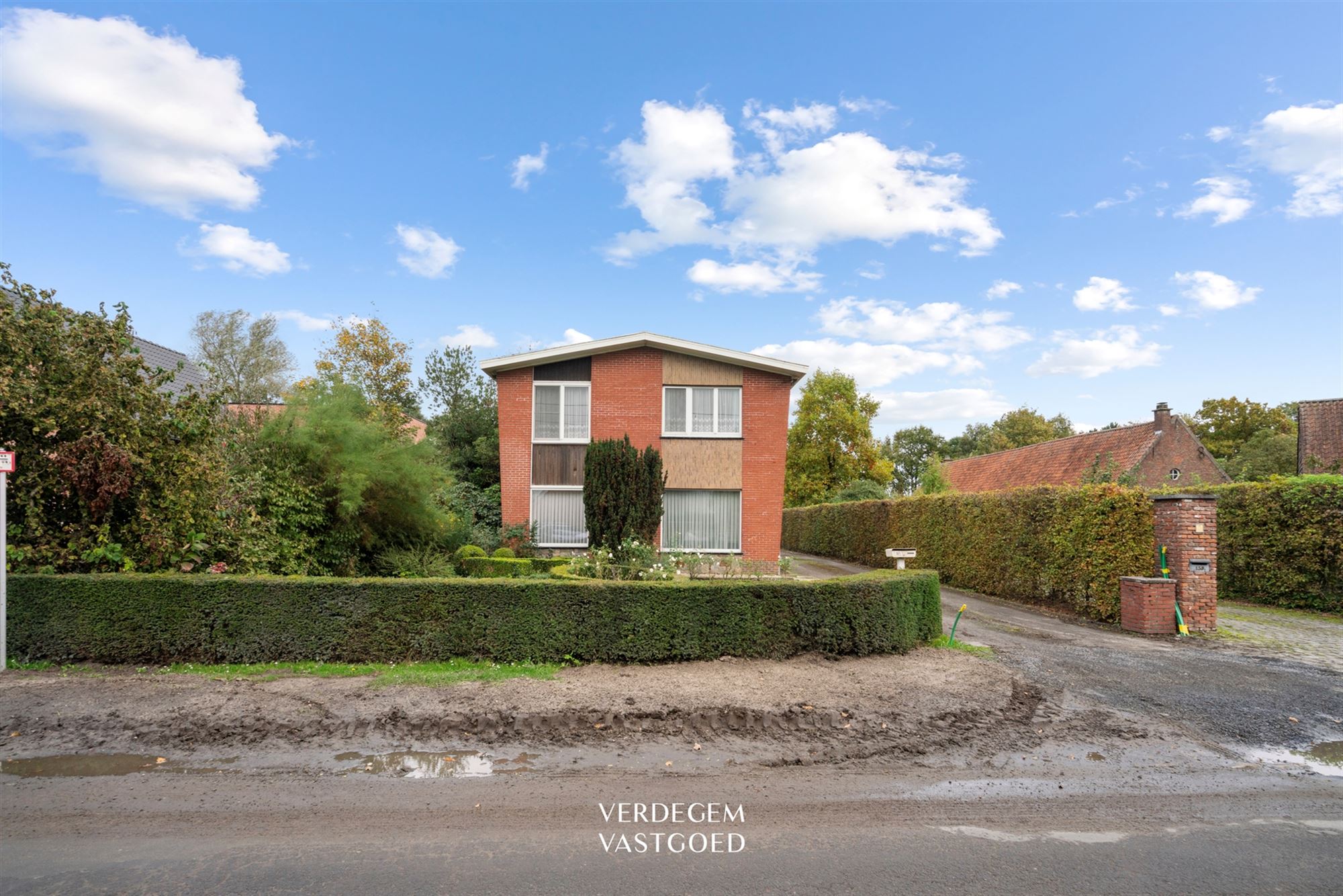 Hoofdfoto van de publicatie: Knusse woning met 4 slaapkamers, grote tuin en atelier/garage van 169m²