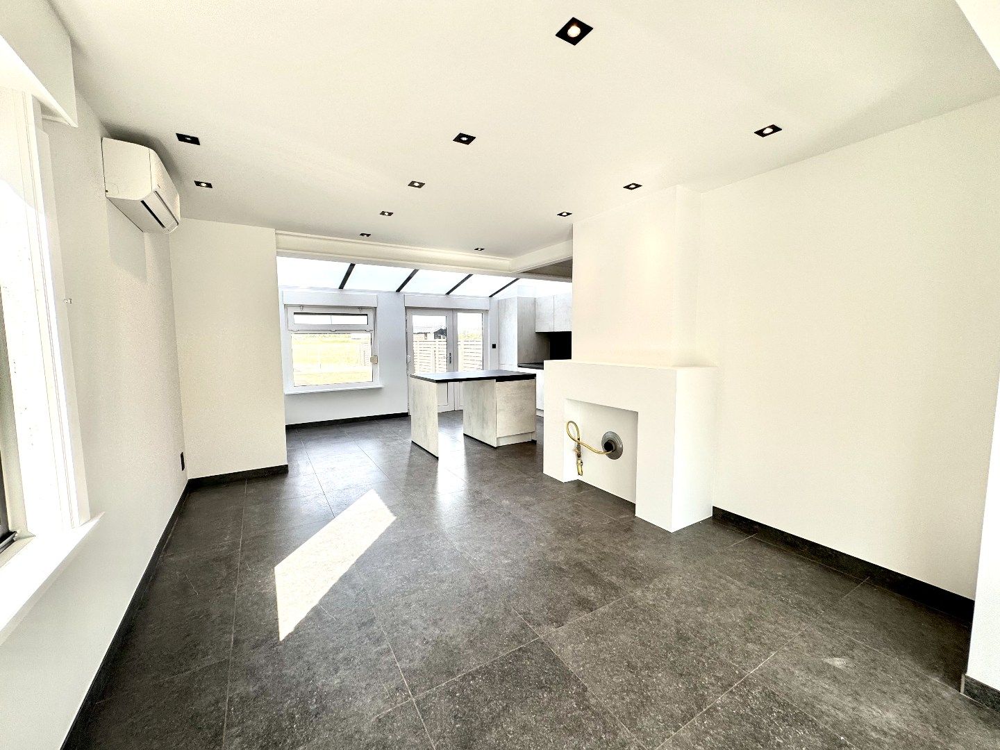 GERENOVEERDE WONING MET 3 SLPKS, TUIN EN GARAGE foto 12