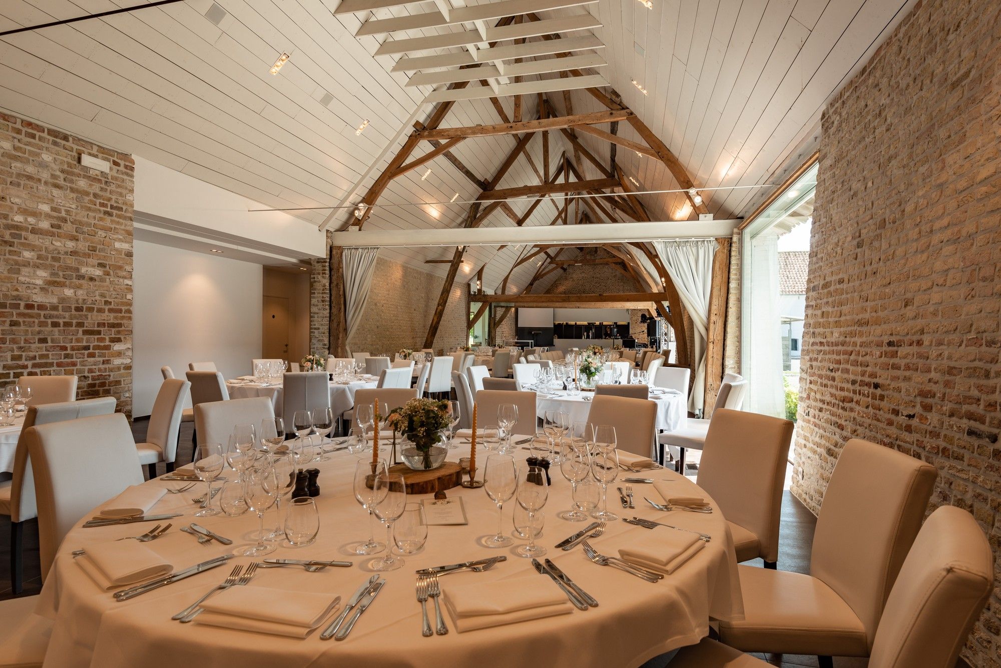 Unieke hoeve met uitbatingsmogelijkheden op de grens met Frankrijk foto 6