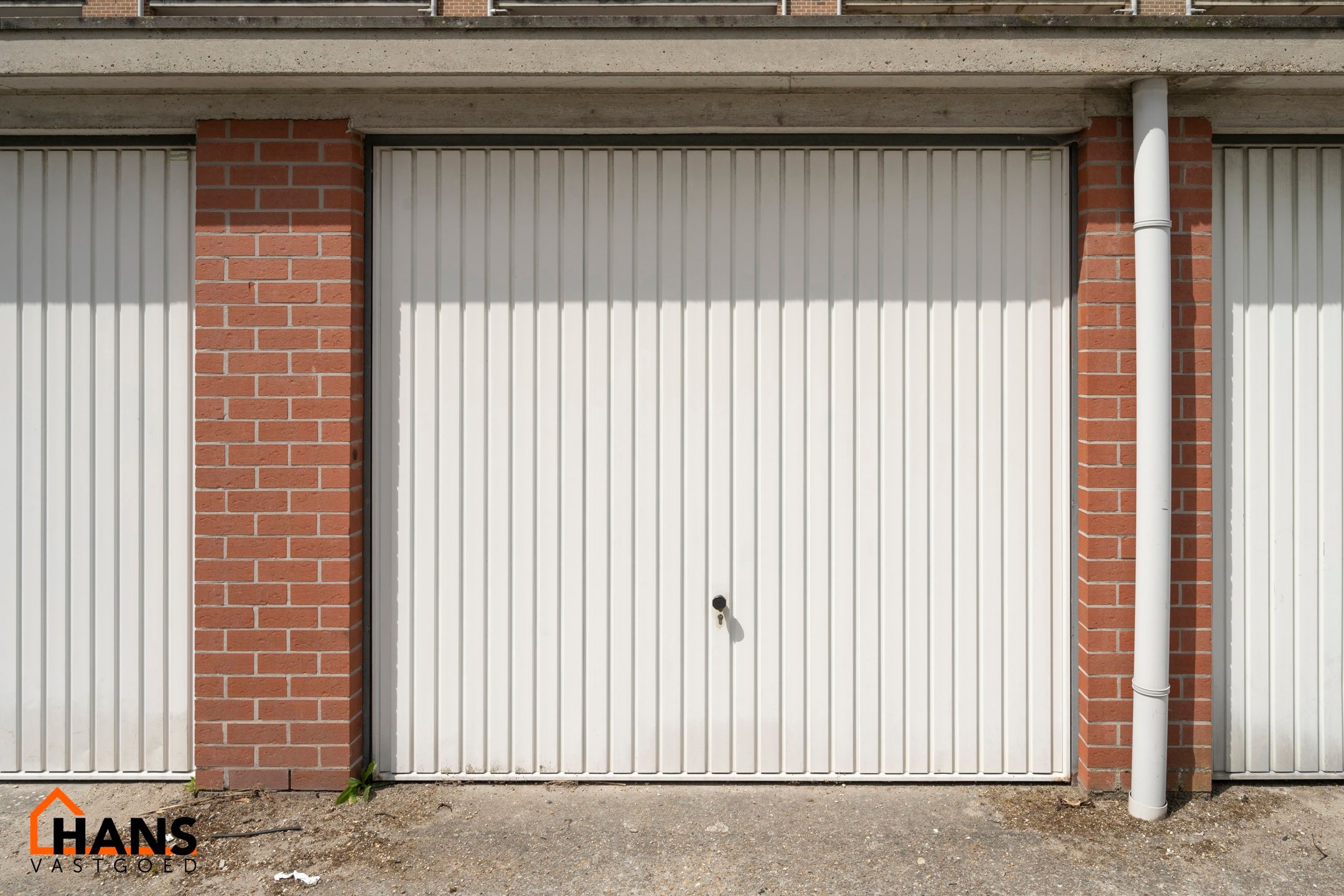 Opgefrist appartement met tuin en garage foto 14