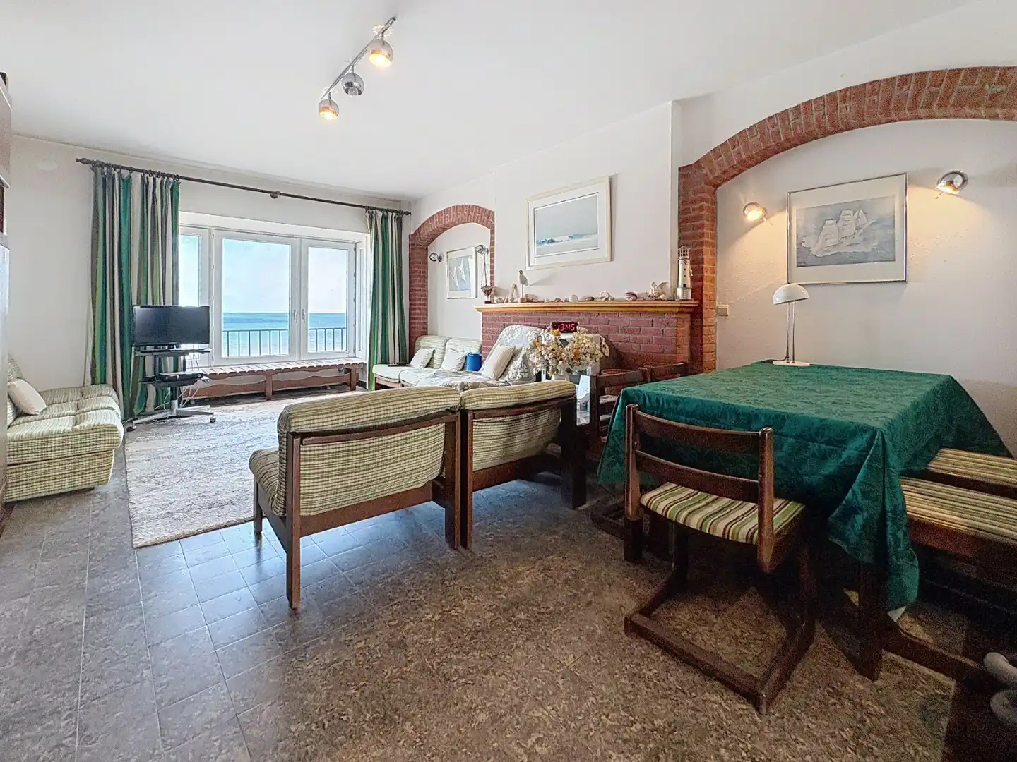 Te renoveren appartement met frontaal zeezicht - garage mogelijk foto 5
