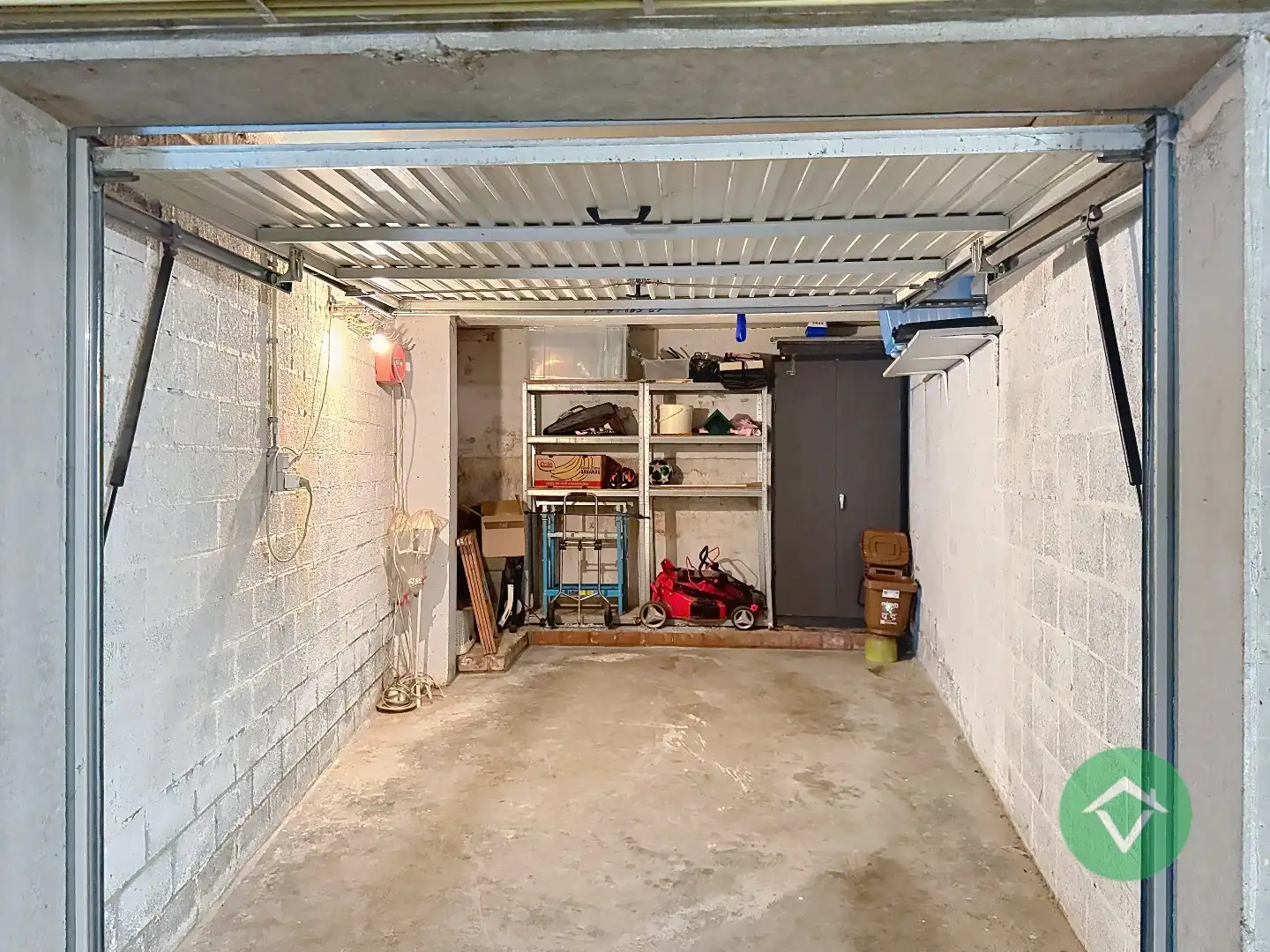 Volledig gerenoveerd handelspand met woonst en garage te Koekelare foto 30