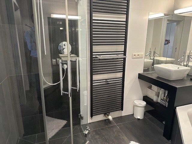 Prachtig instapklaar  2 - slpk.   Afwerking met luxe - materialen.  Open zicht op laan!  foto 11