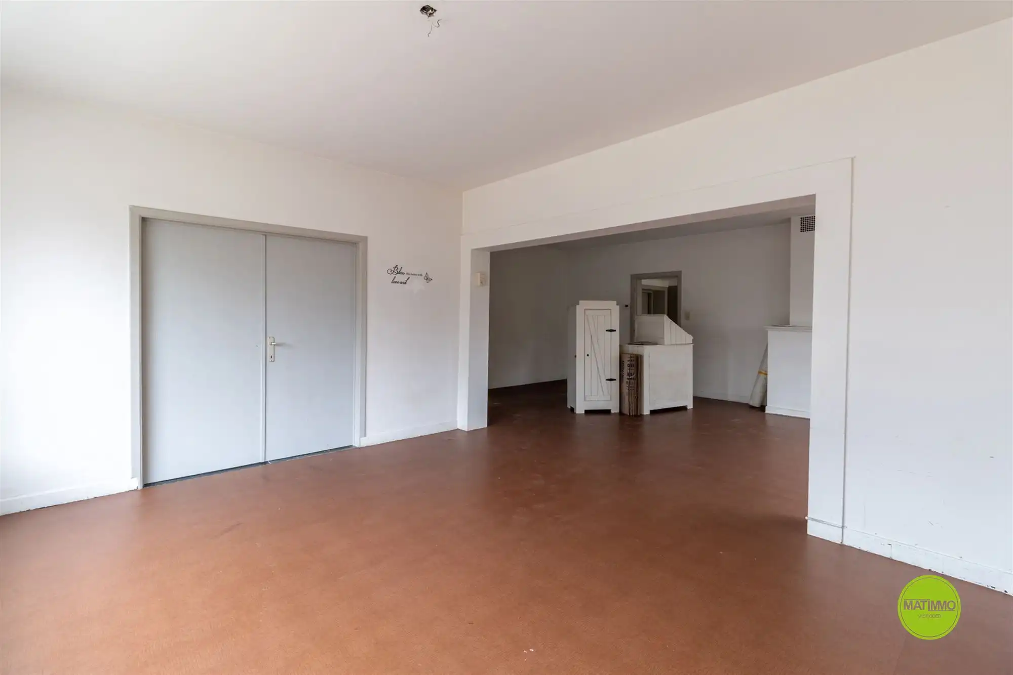 Ruim handelshuis met 4 slaapkamers én acherliggende grond foto 9