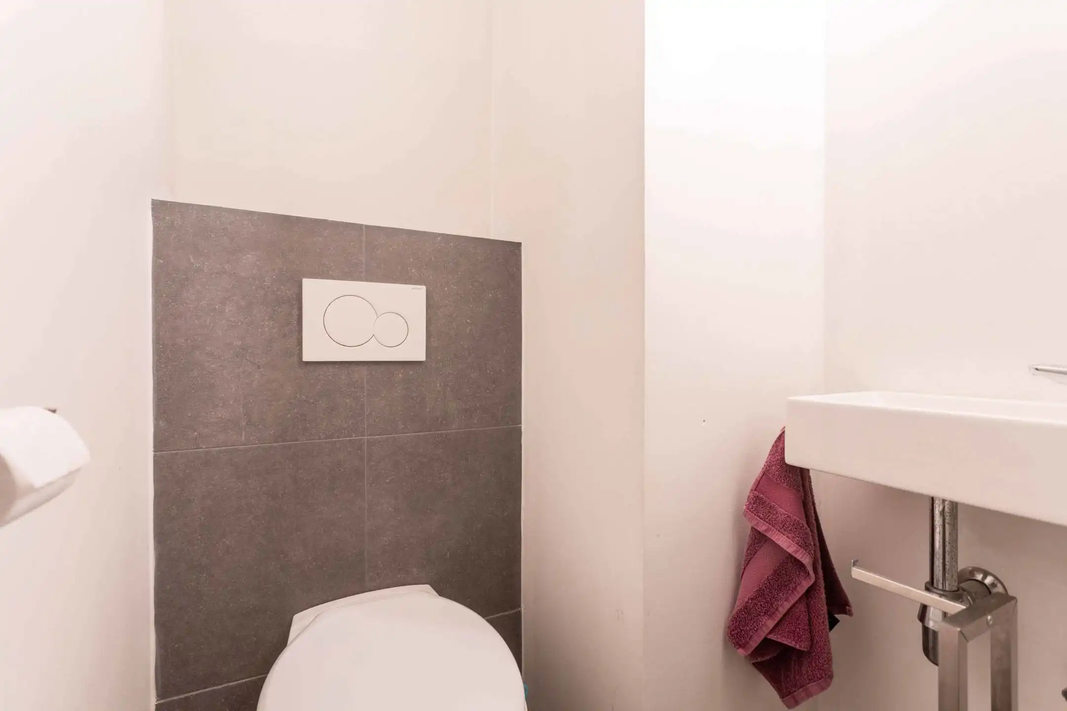 Ruim en lichtrijk appartement met garagebox te Eine foto 12