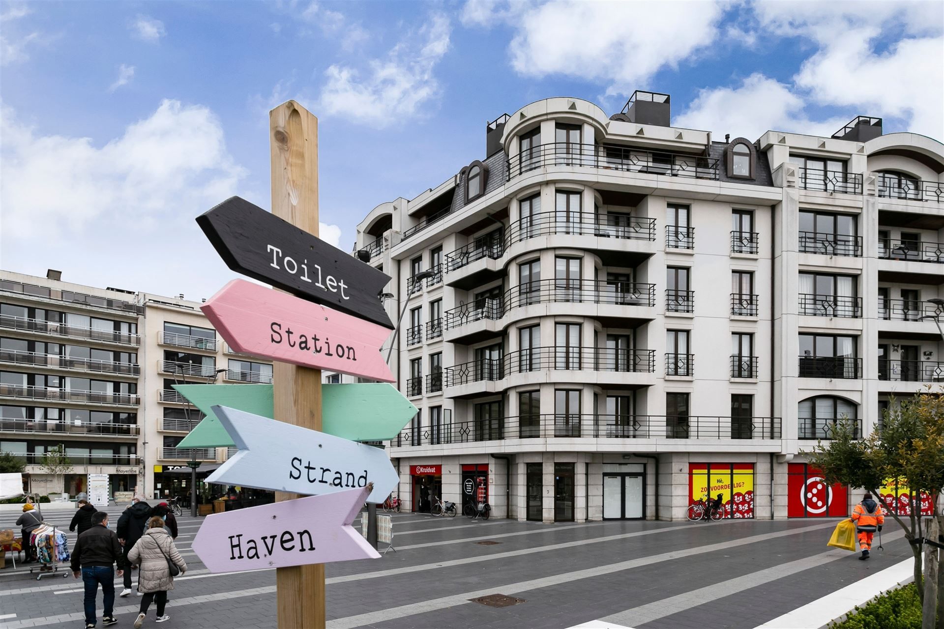 CENTRAAL / STATION foto {{pictureIndex}}