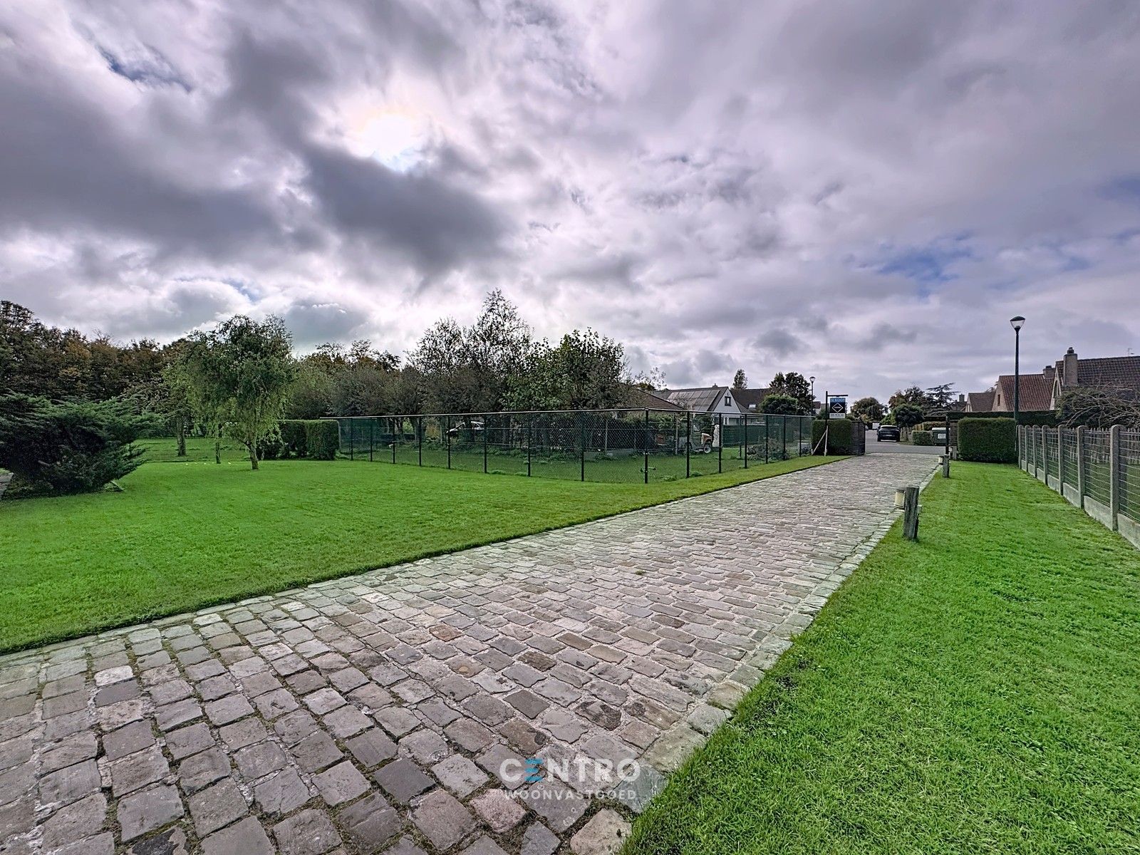 INTERESSANT gelegen woning op circa 1.200m2 grond te Uitkerke! foto 21