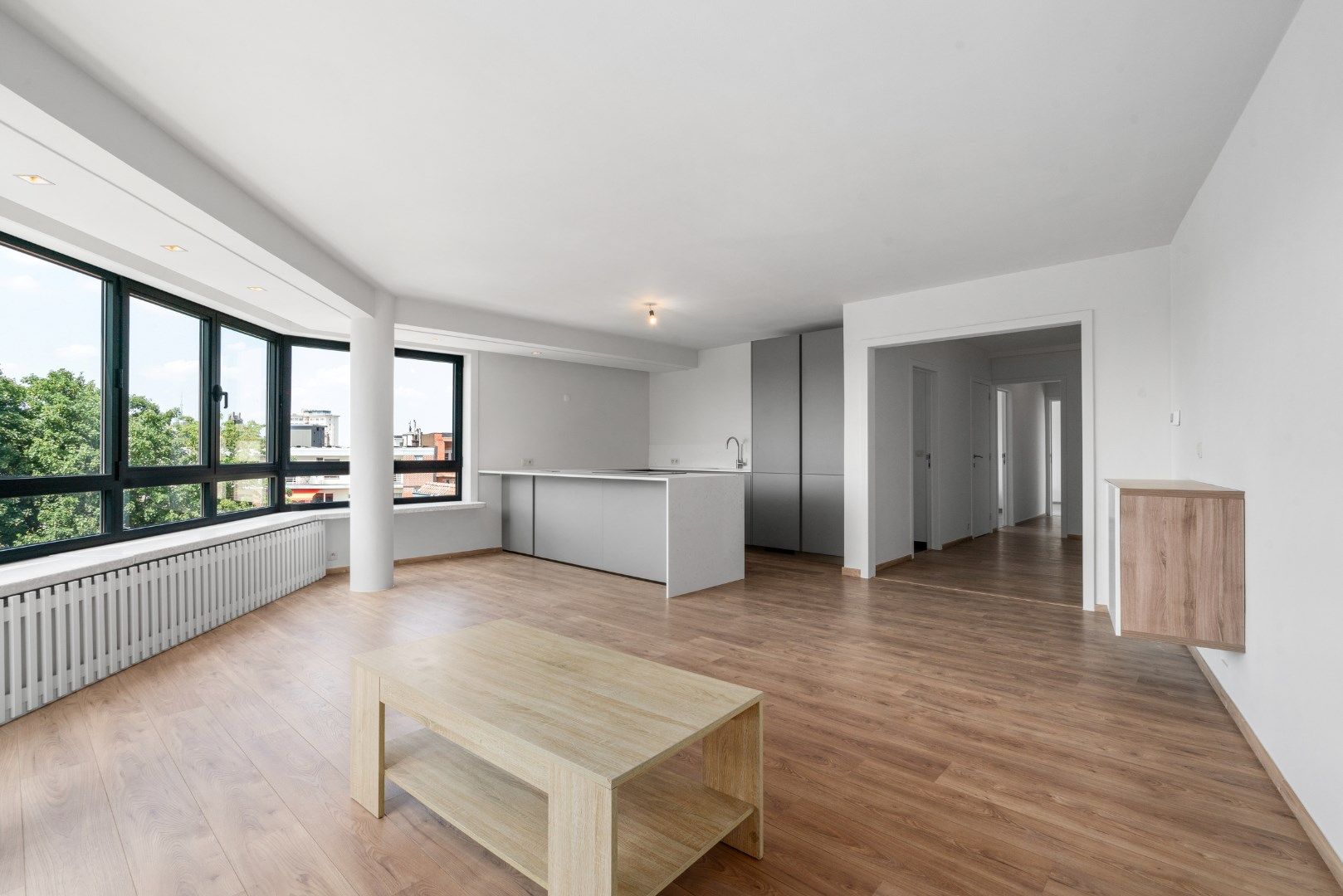 Instapklaar ruim hoek appartement met prachtig open zicht foto 3