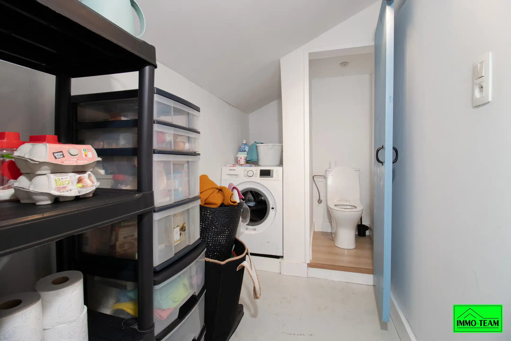 Volledig gerenoveerde instapklare woning nabij centrum Aalst foto 8