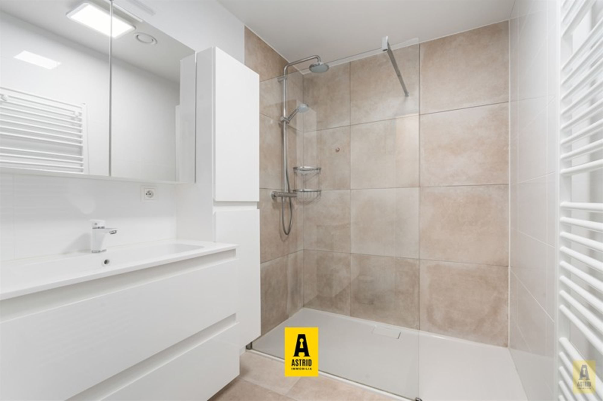 🌊 Instapklaar duplexappartement in hartje Bredene! foto 13