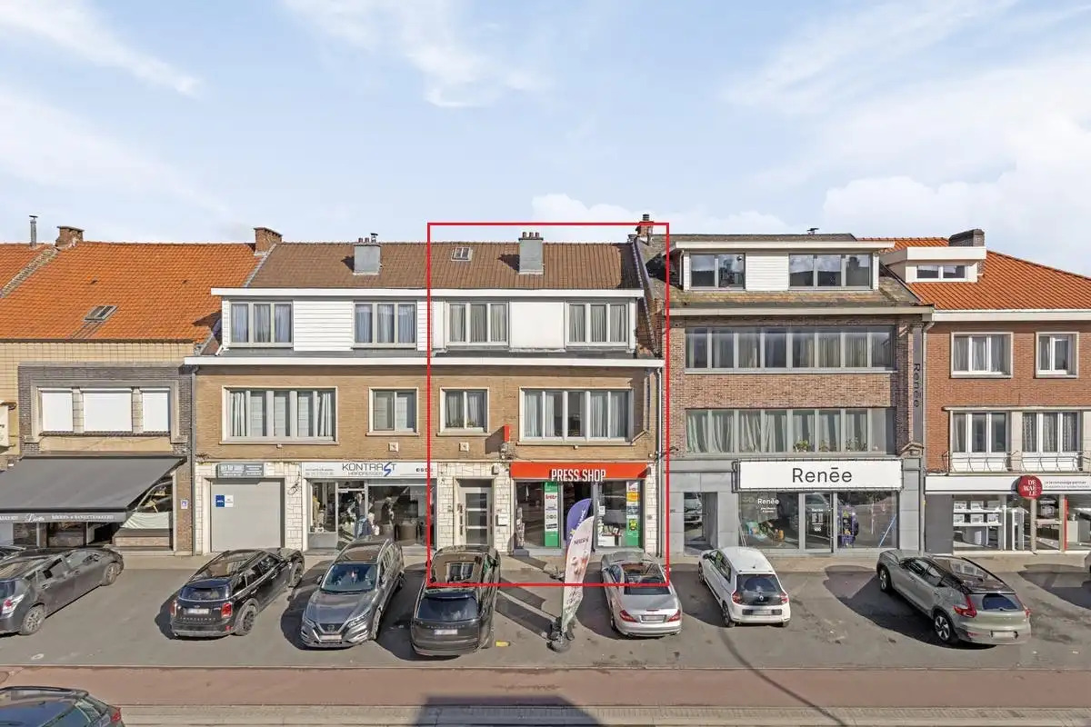 Opbrengstgebouw met commercieel gelijkvloers en twee appartementen te Grimbergen foto {{pictureIndex}}