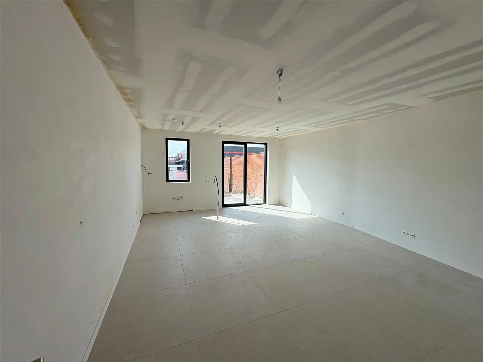 Nieuwbouwappartement met 1 slaapkamer en grote tuin. foto 5