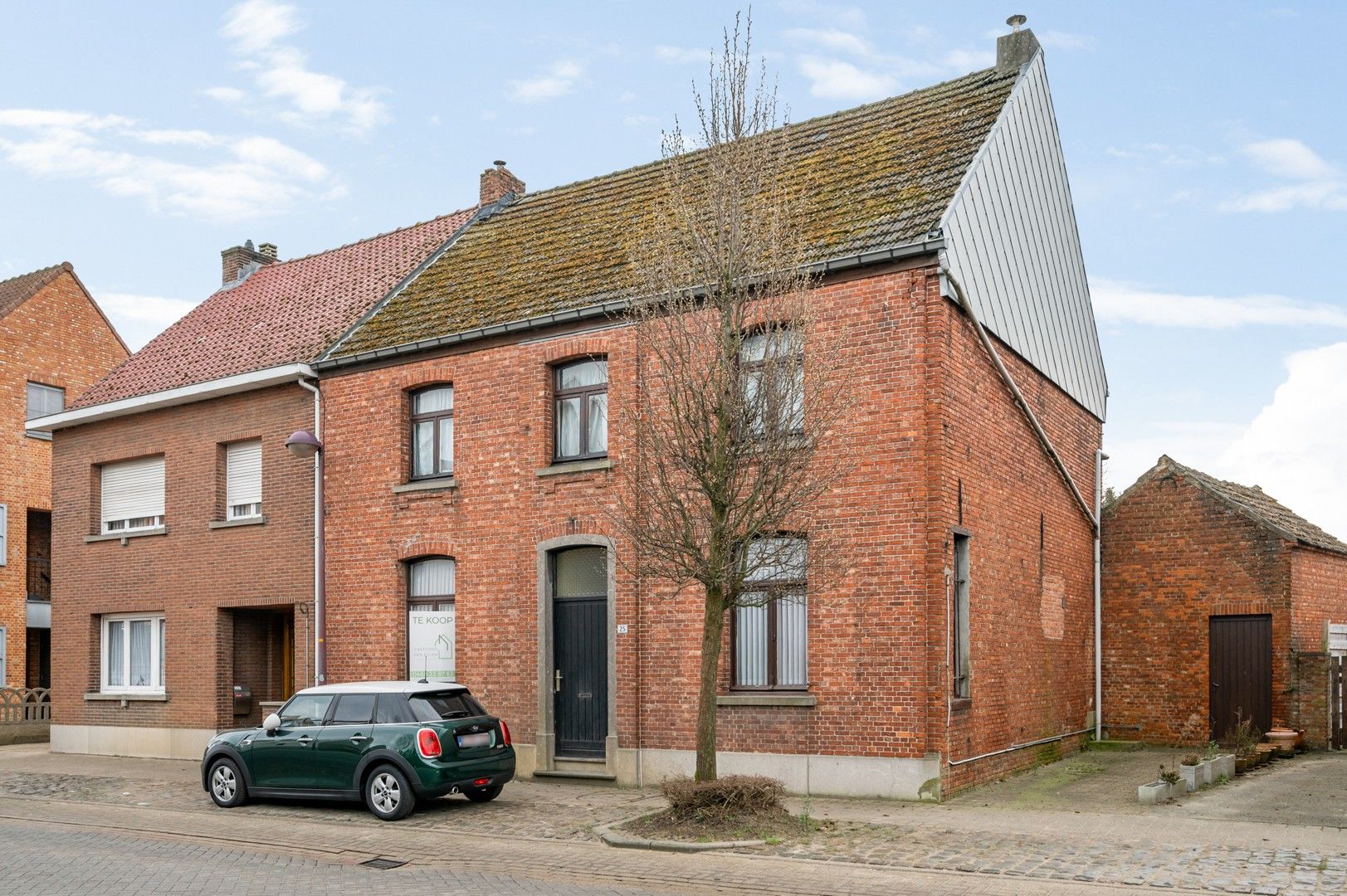 Te renoveren charmante woning in de dorpskern van Westmeerbeek! foto 2