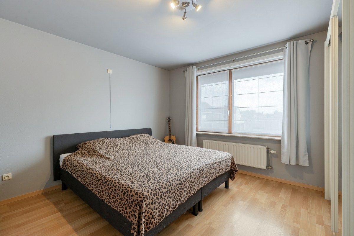 Energiezuinige halfopen bebouwing met 4 slaapkamers en 2 garages! foto 13