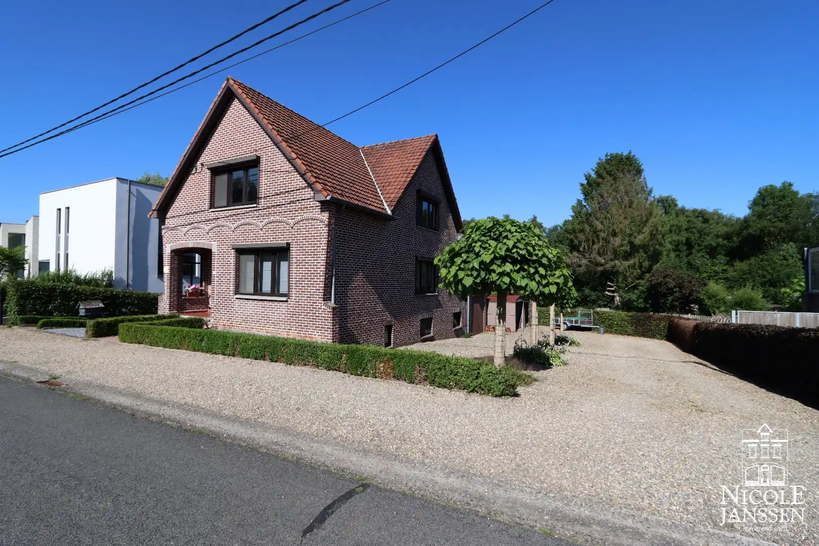 Compleet gerenoveerde charmante gezinswoning met tuin foto 22