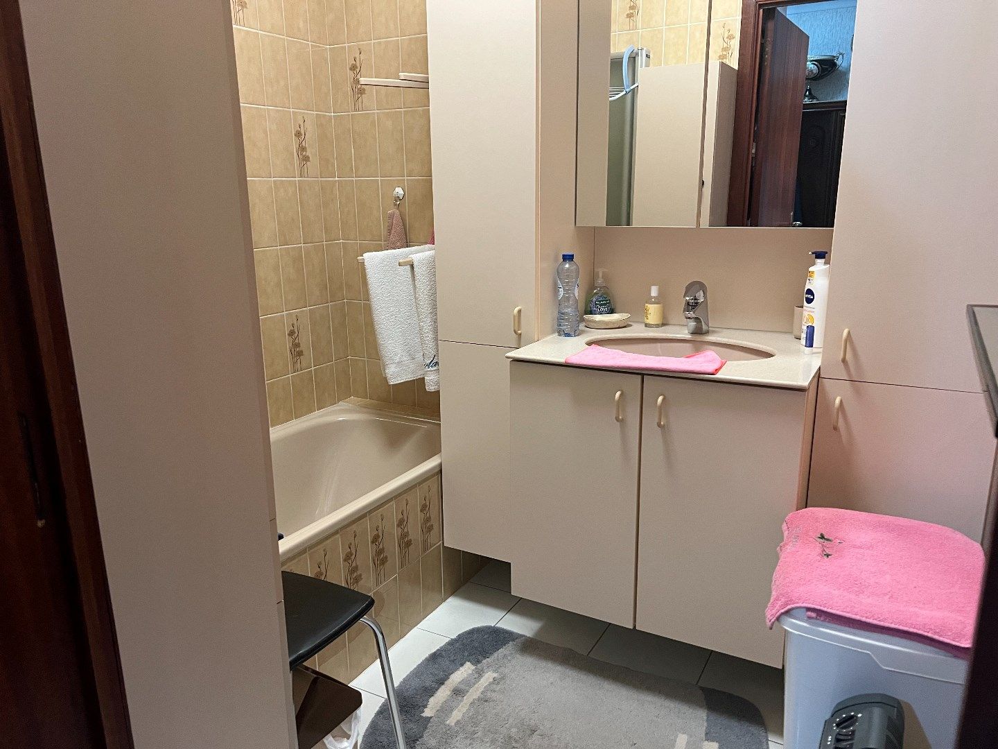 Geriefelijke en instapklaar appartement op zeer goede ligging! foto 13
