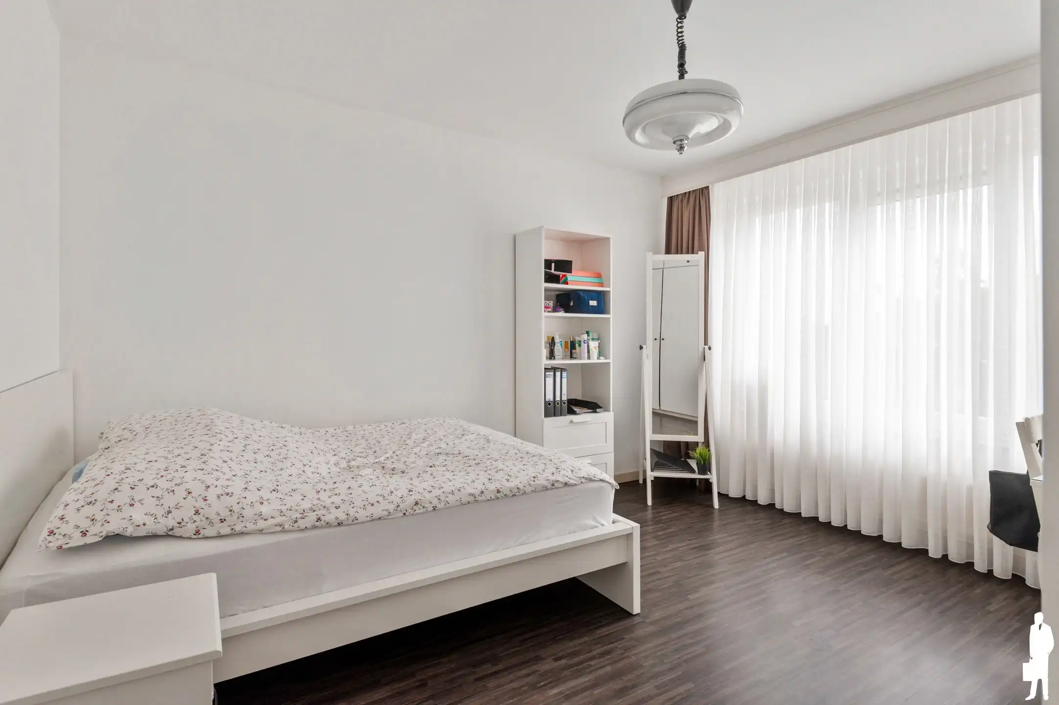 Ruime bel-etagewoning met 4 slaapkamers, garage en tuin foto 8