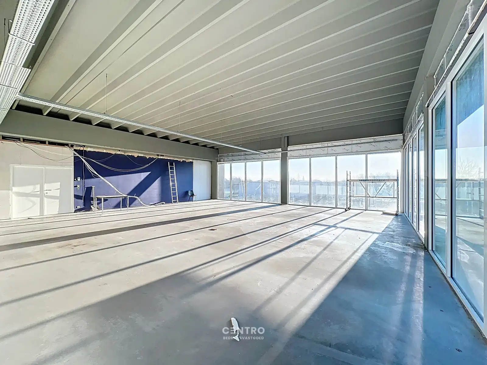 Energiezuinige, vernieuwde SERVICED kantoorruimte met mogelijkheid om een MAGAZIJN (215m²) bij te huren op Ieper Business Park! foto 17