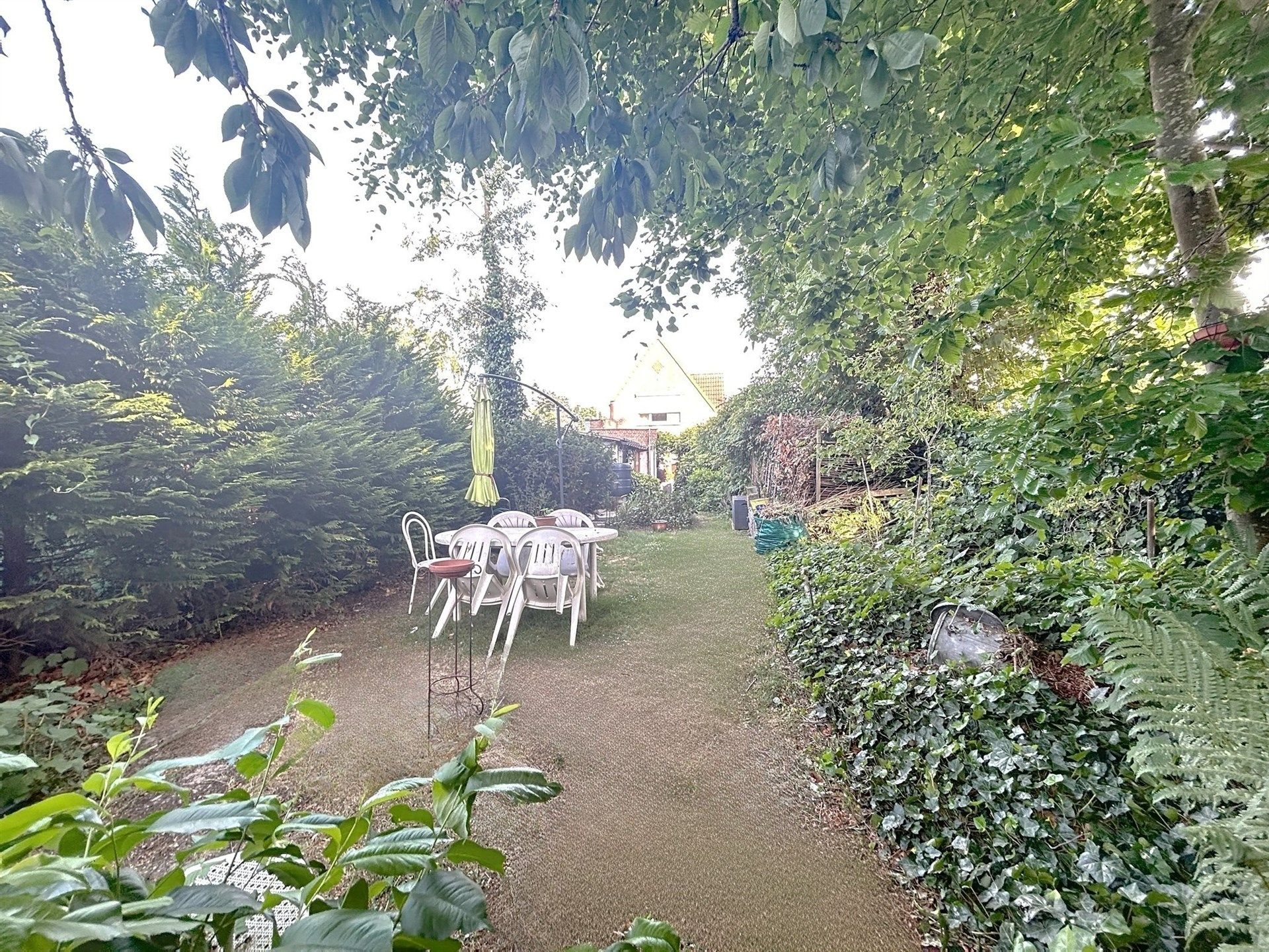 Charmante open bebouwing met ruime zonnige tuin en een aparte garage op perceel van 522m² foto 13