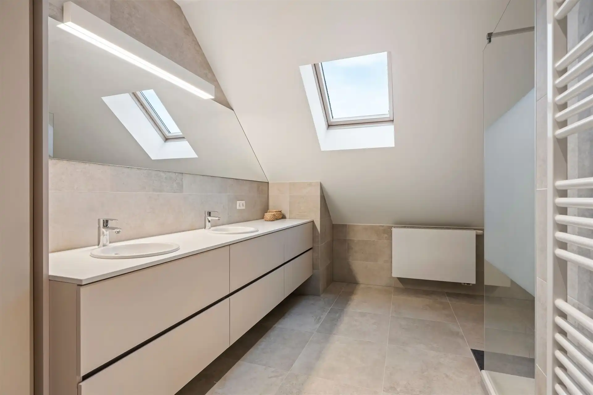 Uitzonderlijk ruim duplex appartement met loft allures in het hartje Sint-Niklaas (220m²) foto 14