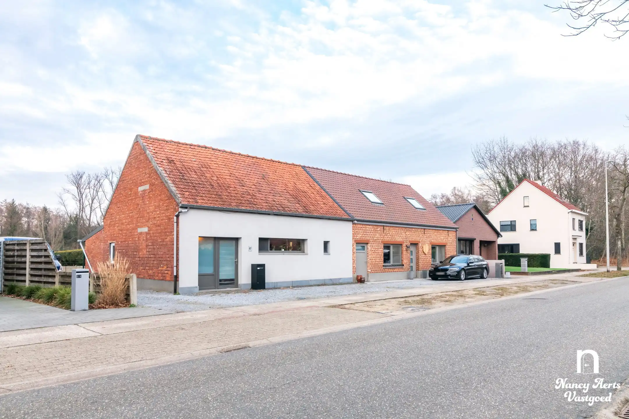 Halfopen woning met grote omheinde tuin en mooi uitzicht foto 21