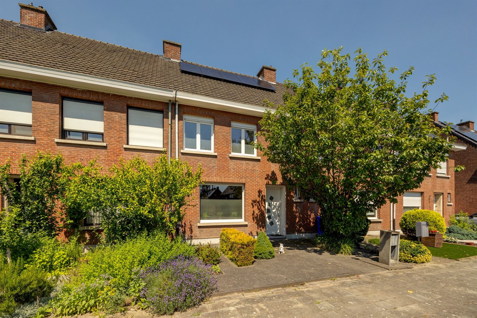 Gezellige gezinswoning met drie slaapkamers en achteruitgang foto 1