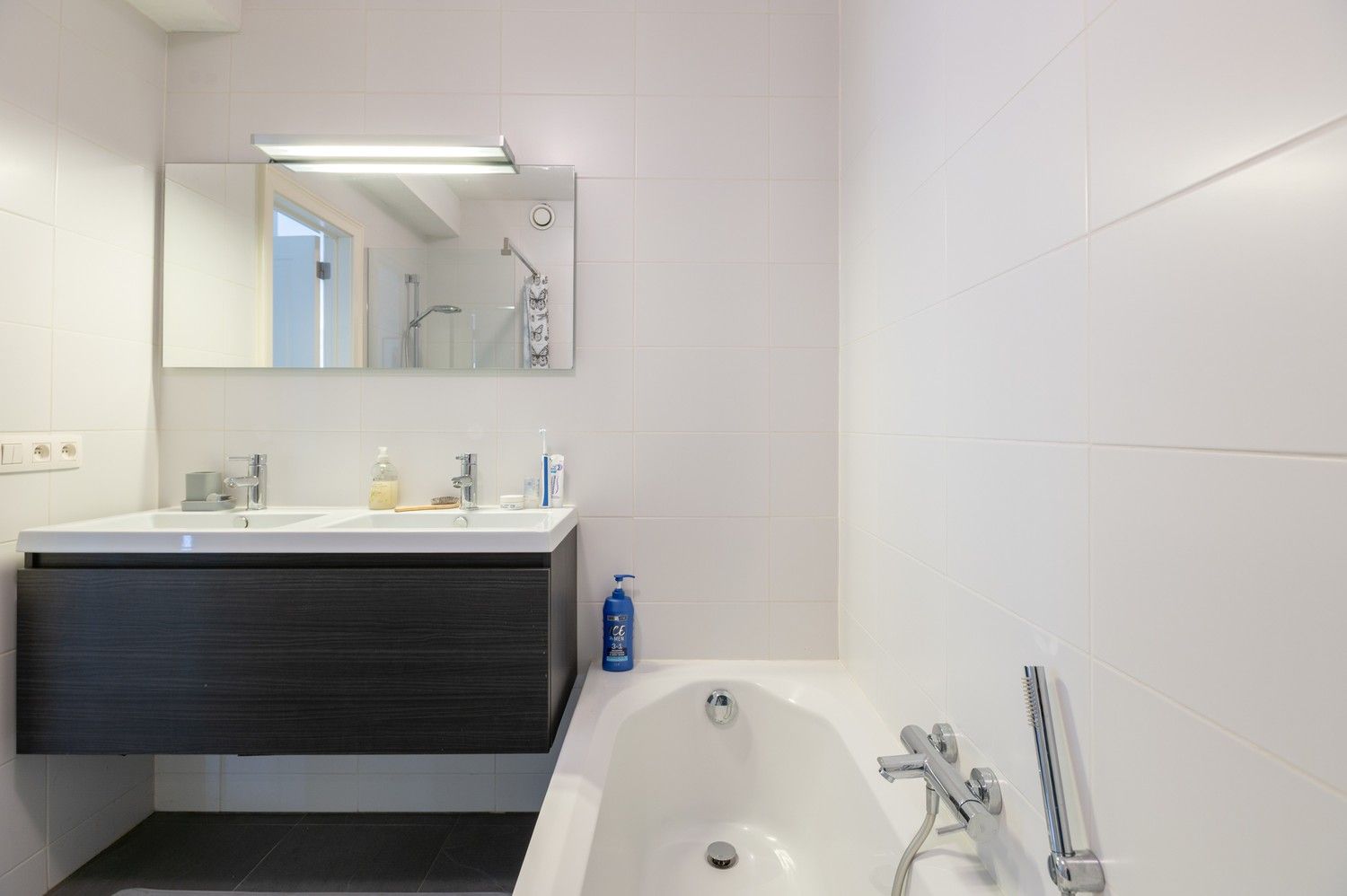 Instapklaar, luxueus appartement met 3 slaapkamers, zonnig terras & overdekte parkeerplaats in Kontich foto 10