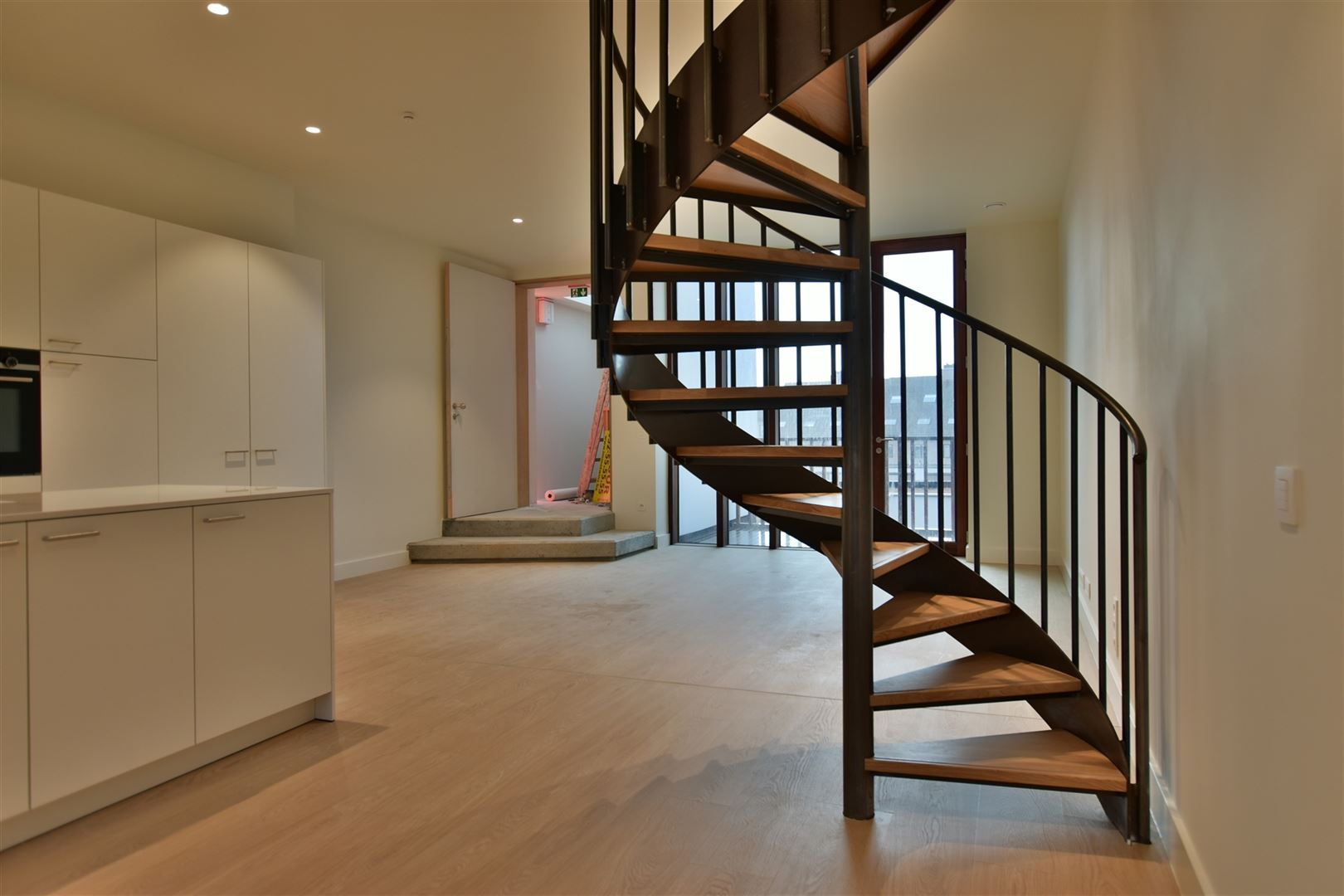 Prachtig luxueus appartement te huur in het bruisende hart van het centrum!  foto 3