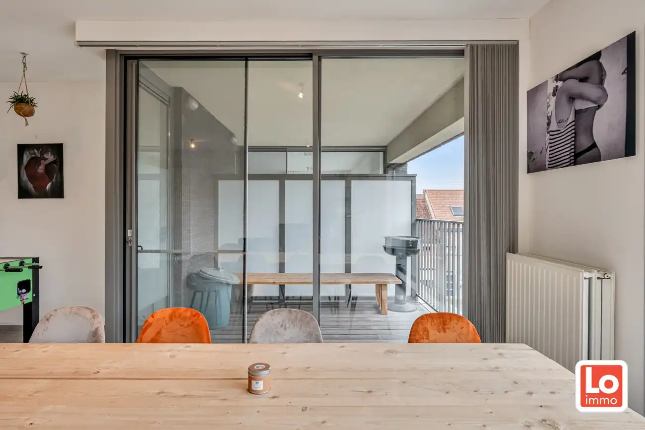 IN OPTIE! Ruim instap klaar appartement met overdekt terras en ondergrondse autostaanplaats op een toplocatie vlakbij het centrum van Lokeren! foto 6