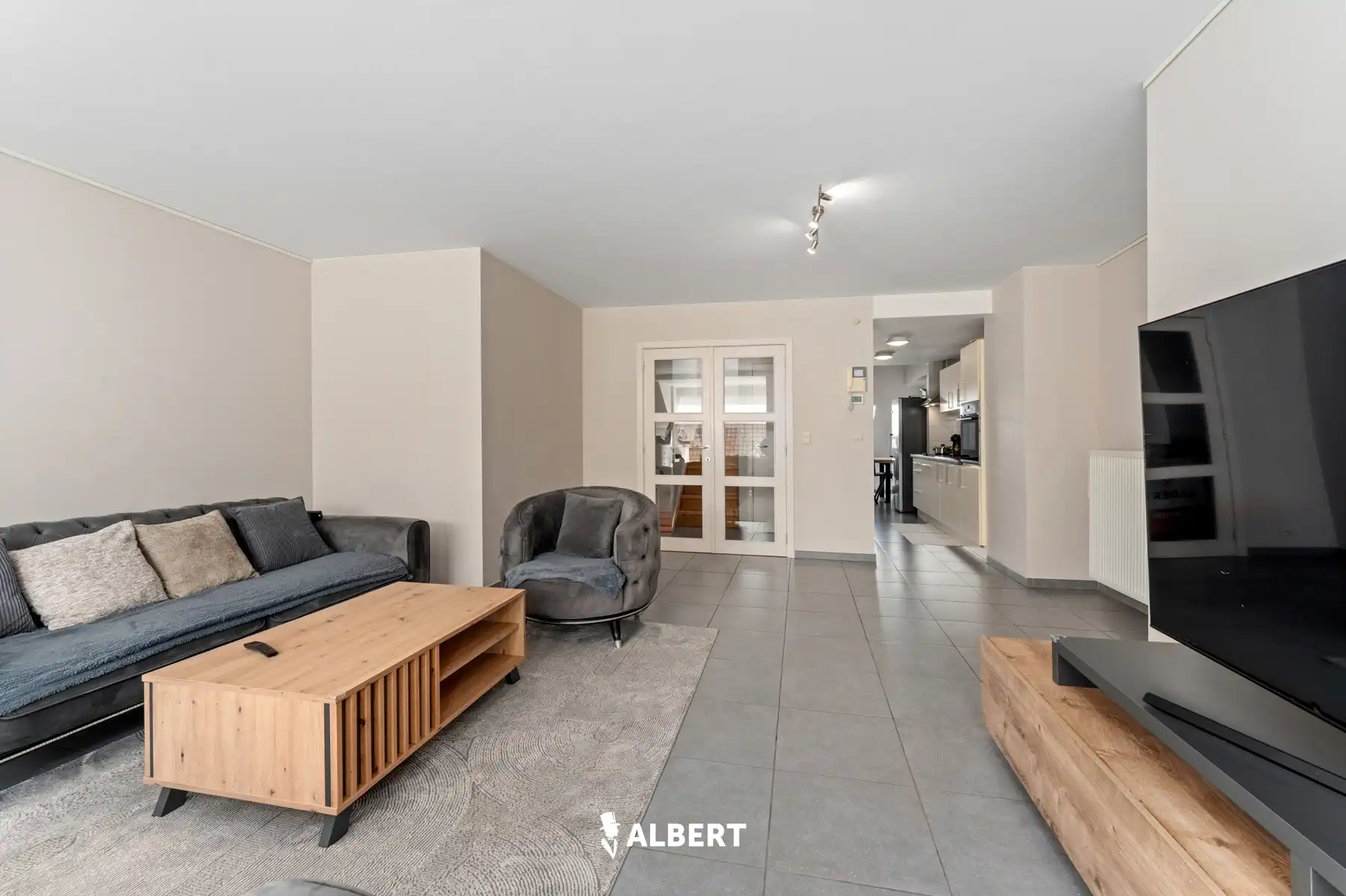 Instapklaar duplexappartement op centrale ligging in Izegem foto {{pictureIndex}}