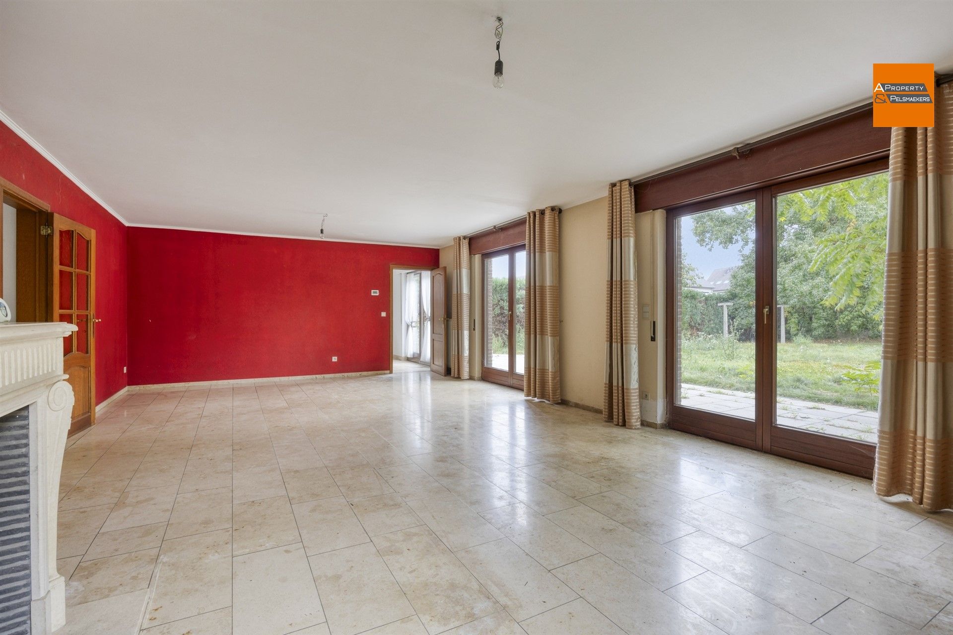 Ruime villa  met 5 slpk, garage en grote tuin foto 11
