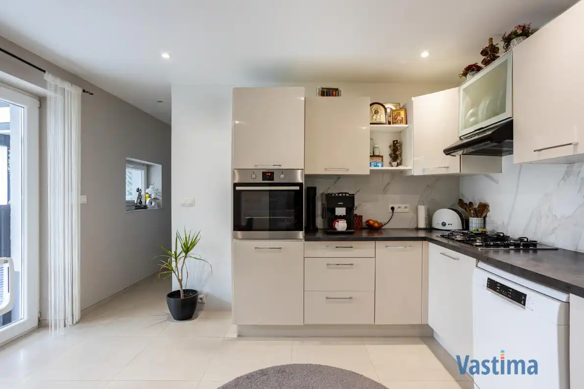 Instapklare, energiezuinige familiewoning met 4 slaapkamers, tuin en garage foto 9