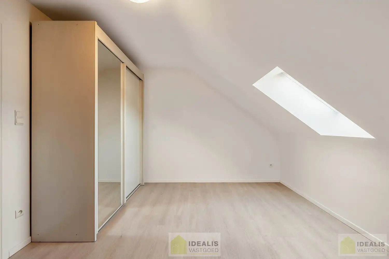 IDEALIS VASTGOED - PRACHTIG GERENOVEERD DUPLEXAPPARTEMENT IN HARTJE HAMONT! foto 44