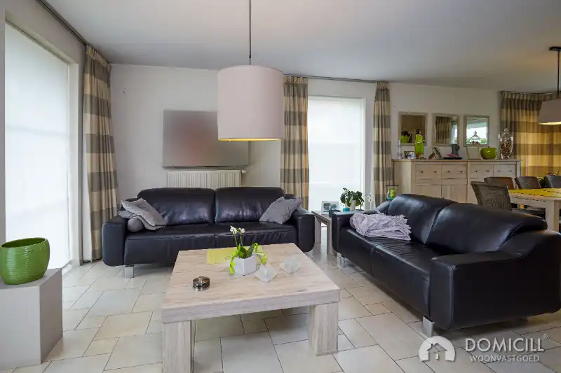 Roeselare : Recente mooie villa met zonnige tuin 3 à 4 slpks, dubbele garage en carport voor 3 wagens foto 3