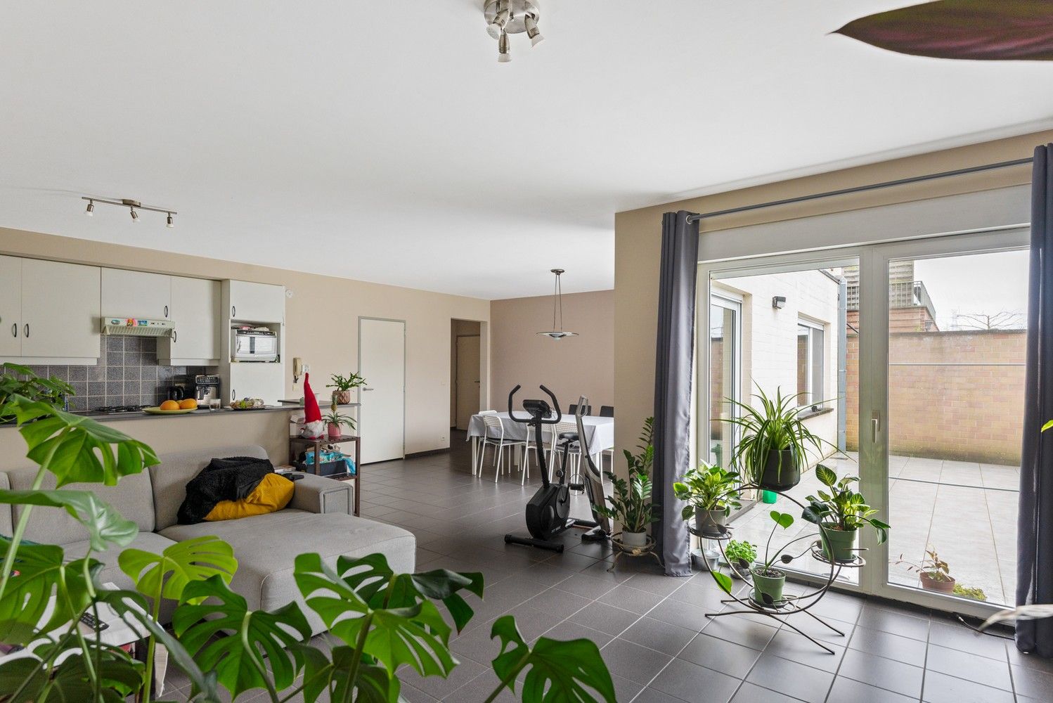 Gelijkvloers appartement met één slaapkamer en tuin op toplocatie te Lint foto {{pictureIndex}}