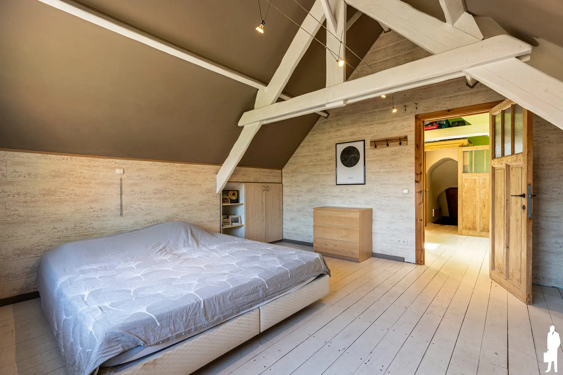 Vrijstaande villa met 4 slpk. gelegen op de dijk van kanaal  foto 32