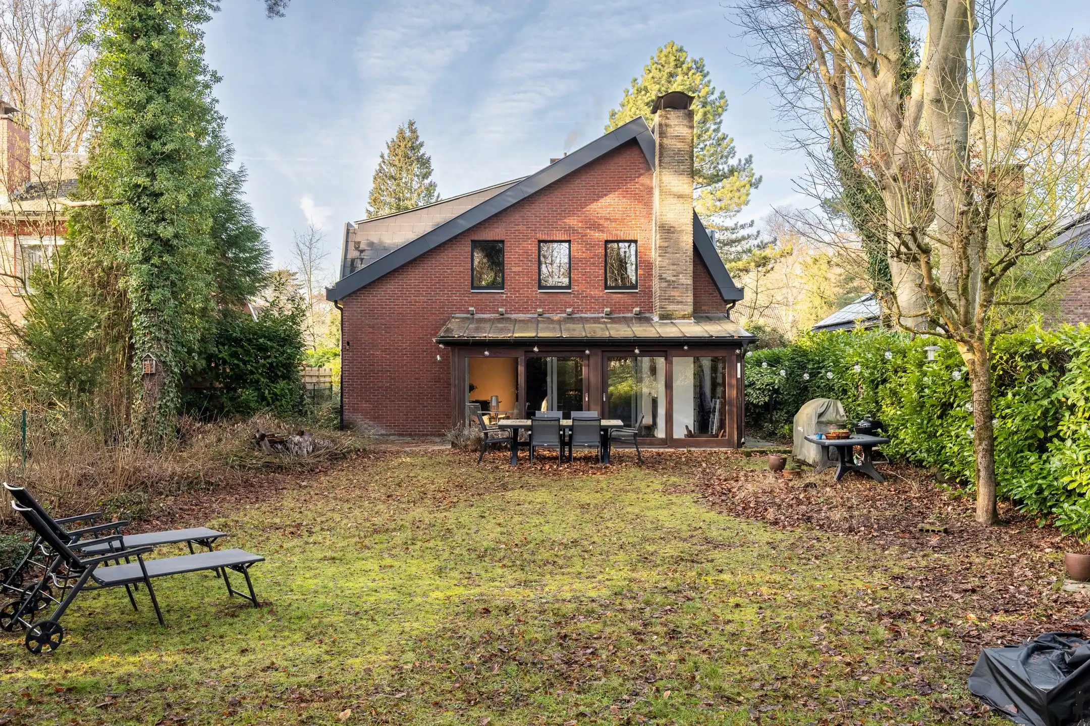 Karaktervolle 70’s villa op 910 m² met 4 slpk in Schilde! foto 2